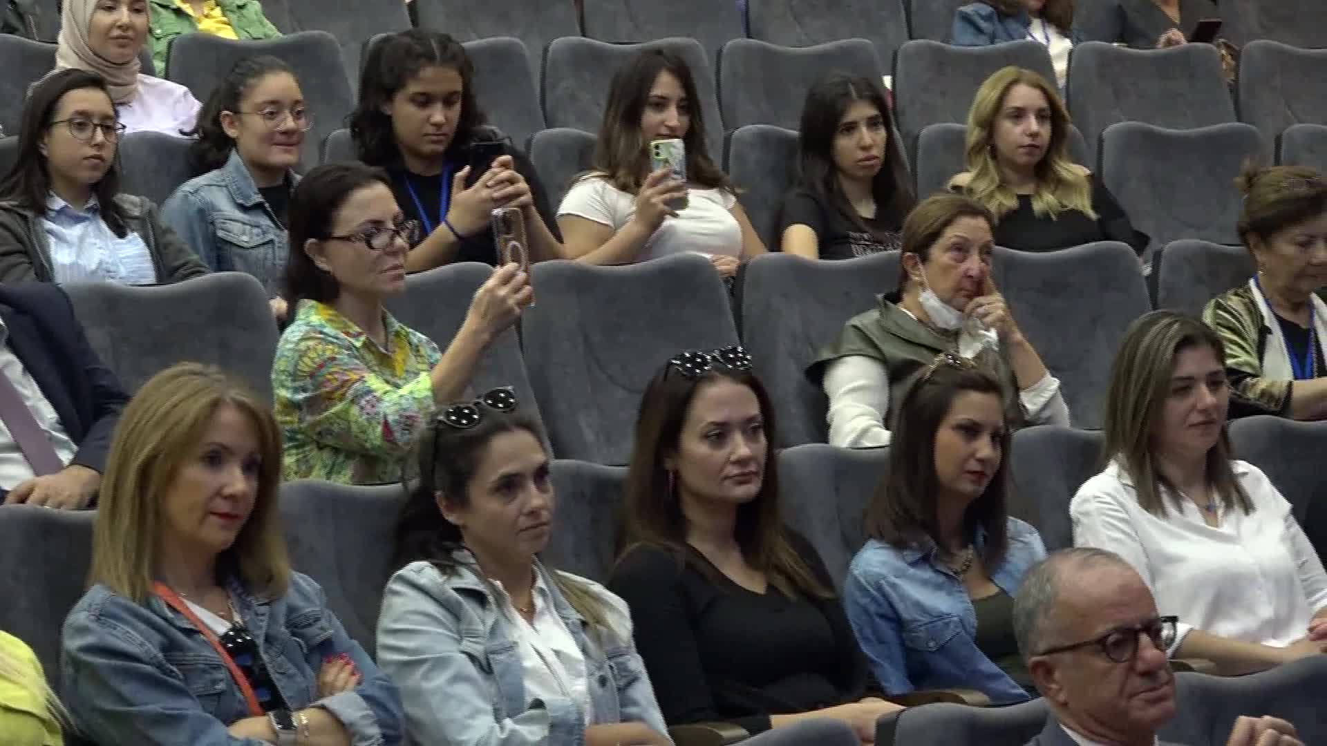 TUNÇ SOYER: "KAPI KAPI DOLAŞARAK ÇOCUKLARA BESLENME ÇANTASI DAĞITIYORUZ"