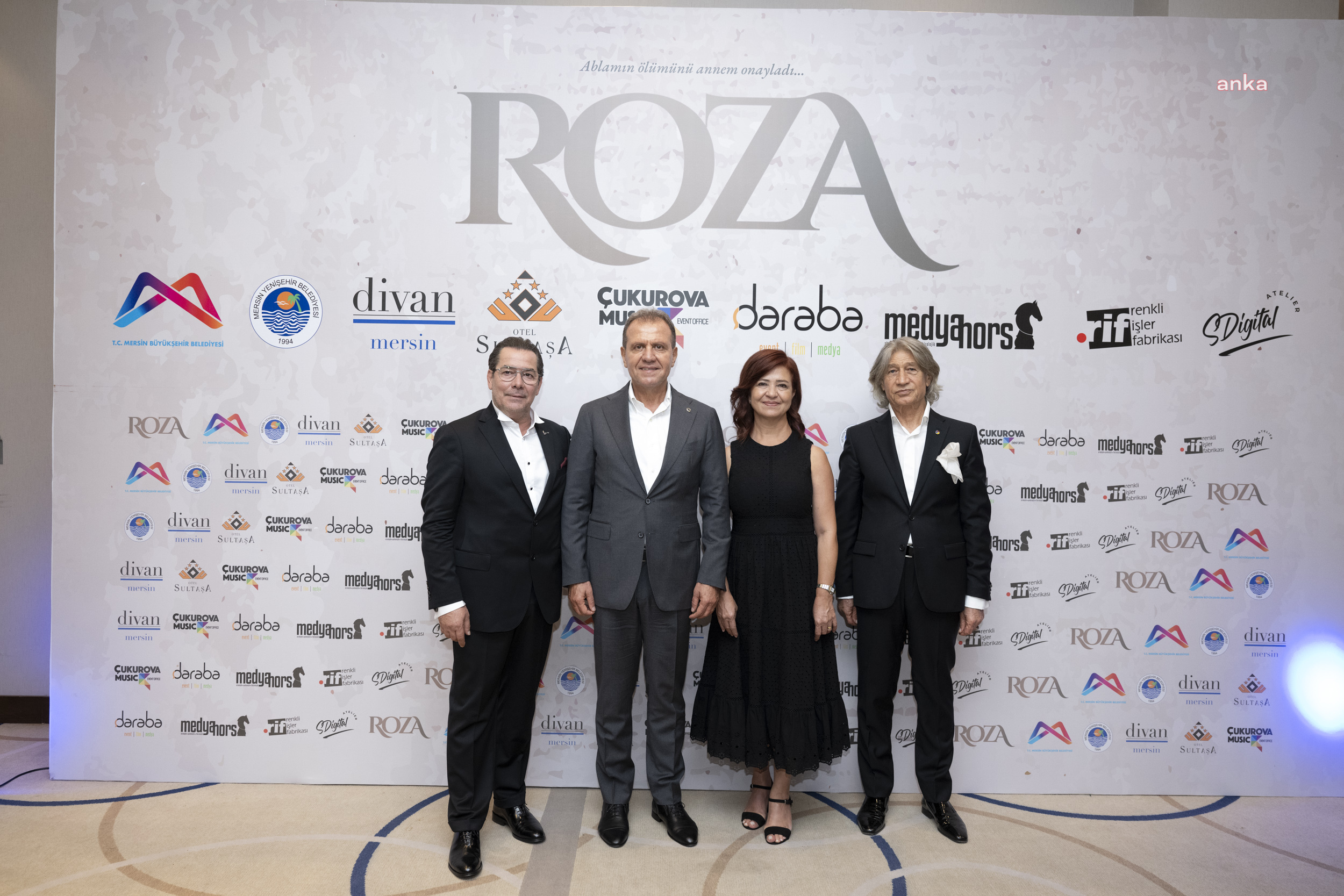 VAHAP SEÇER VE EŞİ MERAL SEÇER, ‘ROZA’ FİLMİNİN GALASINA KATILDI