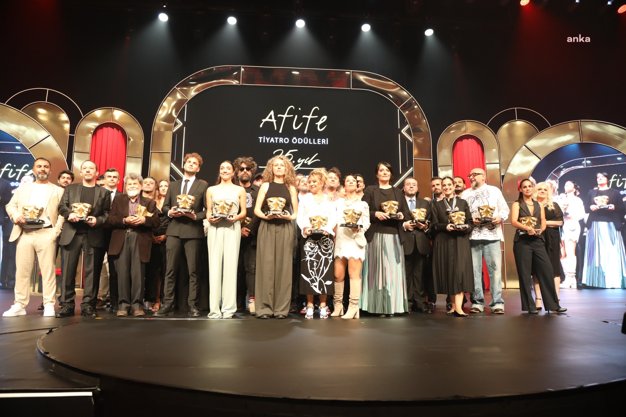 25. YAPI KREDİ AFİFE TİYATRO ÖDÜLLERİ’NDEN ŞEHİR TİYATROLARI’NA 4 ÖDÜL