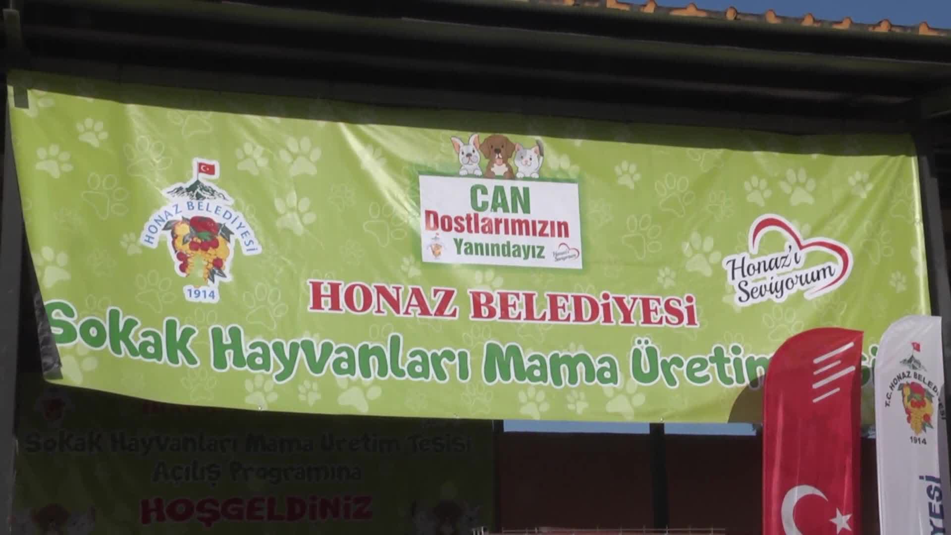 HONAZ BELEDİYESİ CAN DOSTLARI İÇİN MAMA ÜRETİYOR