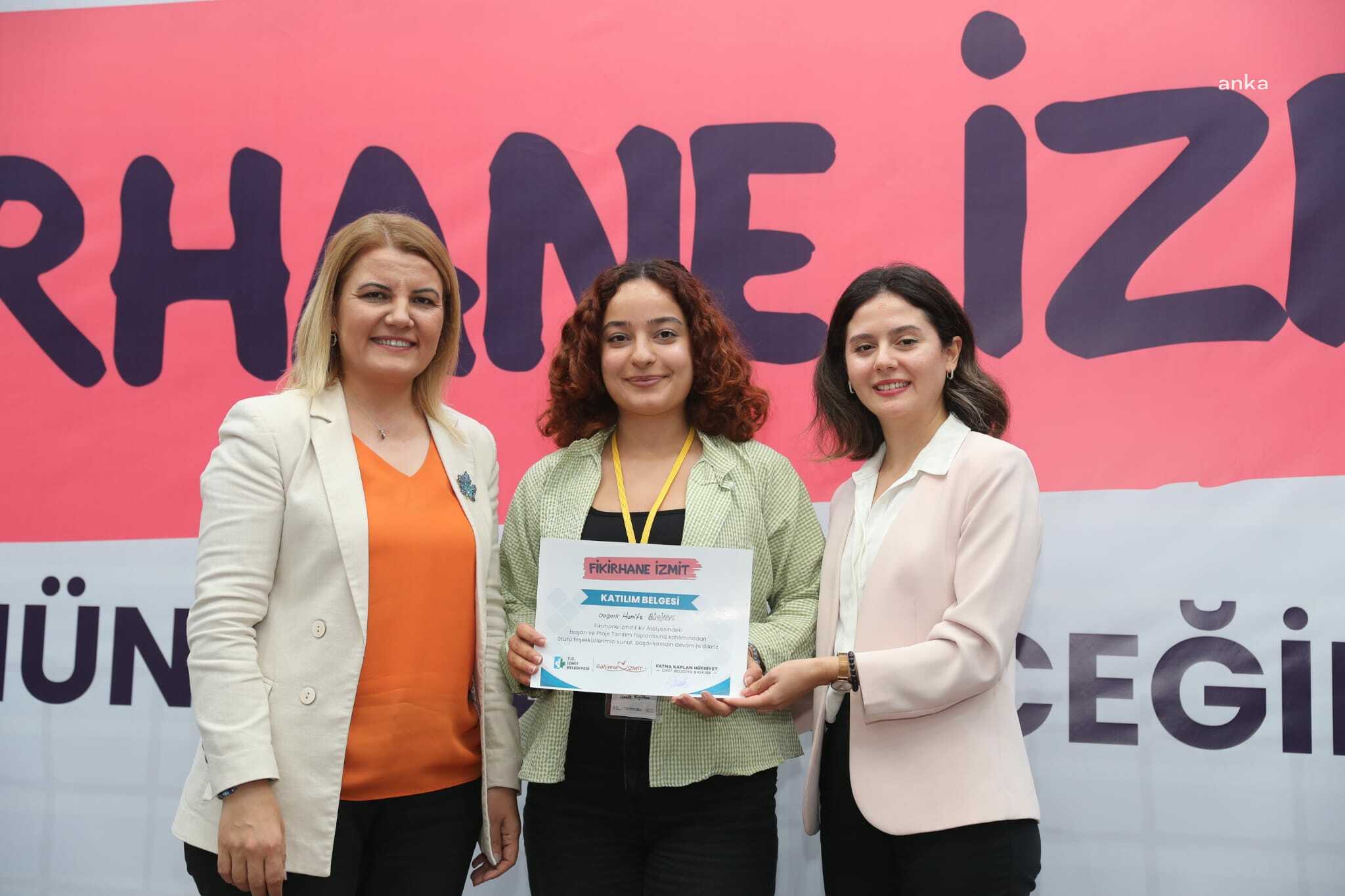 İZMİT BELEDİYE BAŞKANI HÜRRİYET, GENÇLERE SESLENDİ: "FİKİRLERİNİZ ŞEHRİN GELECEĞİ İÇİN EN DEĞERLİ REHBER"