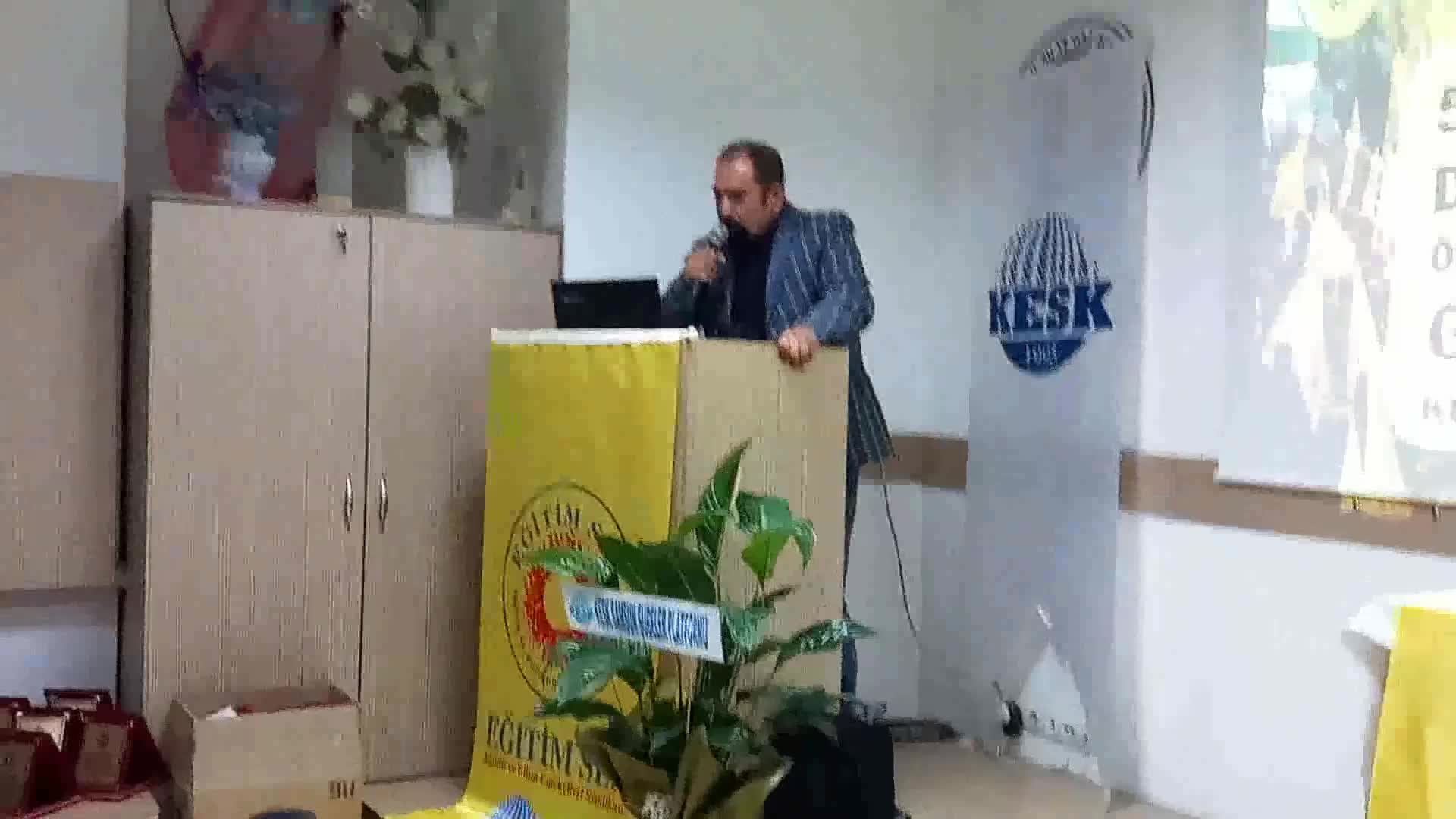 EĞİTİM SEN SAMSUN ŞUBESİ: "24 KASIM'DA DAĞITACAKLARI BEYAZ ÖNLÜKLERİ İADE EDECEĞİMİZİ İLAN EDİYORUZ"
