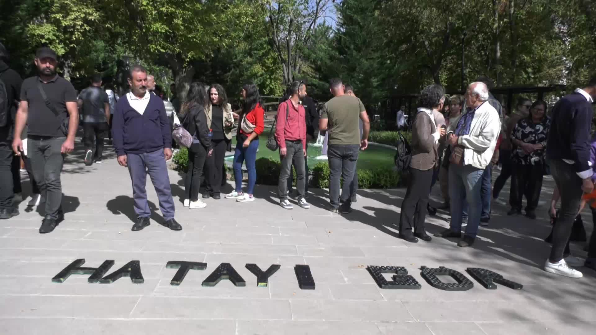 HALKEVLERİ, HATAYLI DEPREMZEDELERLE ANKARA'DA TALEPLERİNİ AÇIKLADI... TÜLAY HATİMOĞLULLARI: "ANTAKYA'DA DEMOGRAFİK YAPI DEĞİŞTİRİLMEK İSTENİYOR"