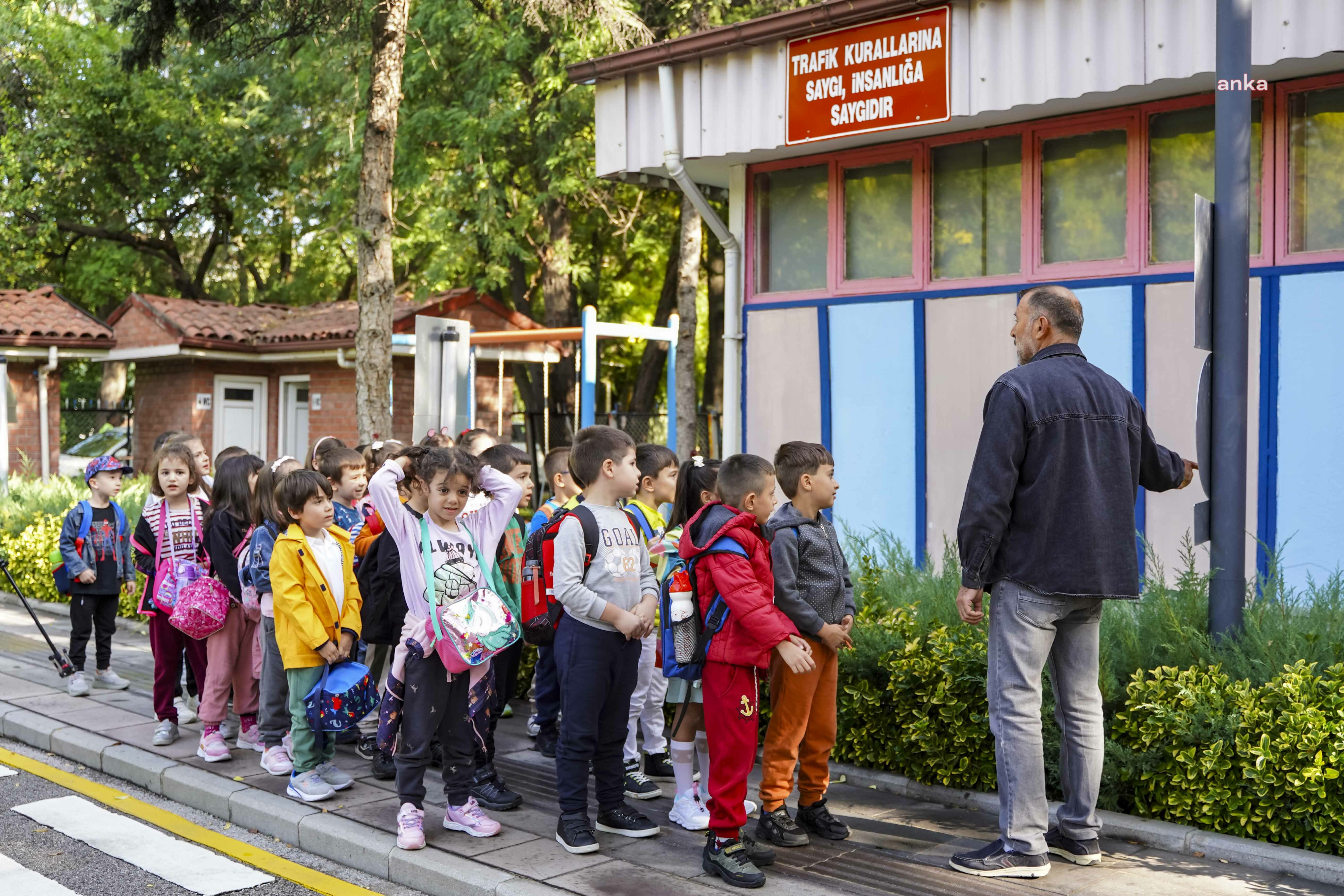BAŞKENTLİ MİNİKLER DİREKSİYONA GEÇTİ: TRAFİK EĞİTİM PİSTİ’NDE DERSLER BAŞLADI