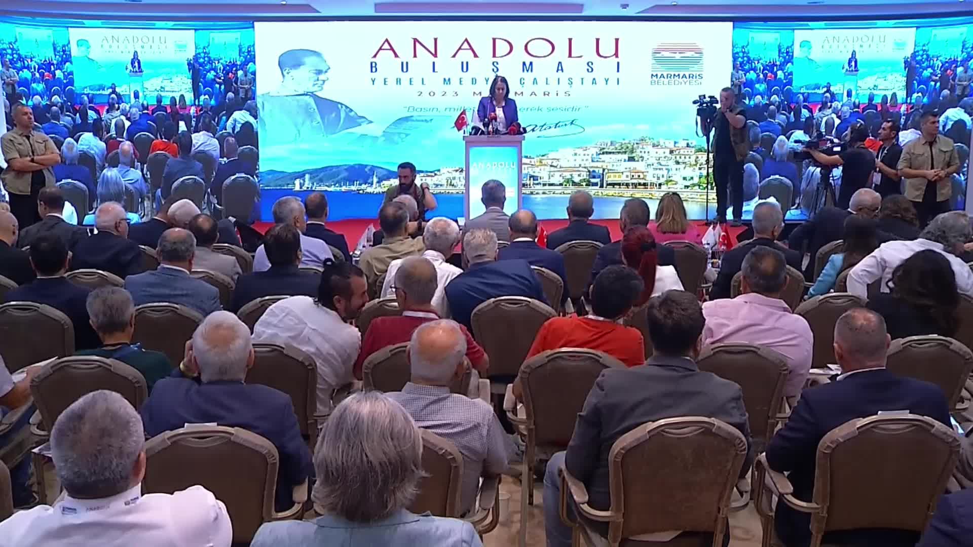 CHP’NİN YEREL MEDYA ÇALIŞTAYI… KÜRESEL GAZETECİLER KONSEYİ GENEL BAŞKAN YARDIMCISI KARAKOYUN: “SAYFANA ZİYARETÇİ GETİR VE O SAYFADA ÜÇ DAKİKA TUT, NE YAPARSAN YAP. BU GAZETECİLİK DEĞİL”