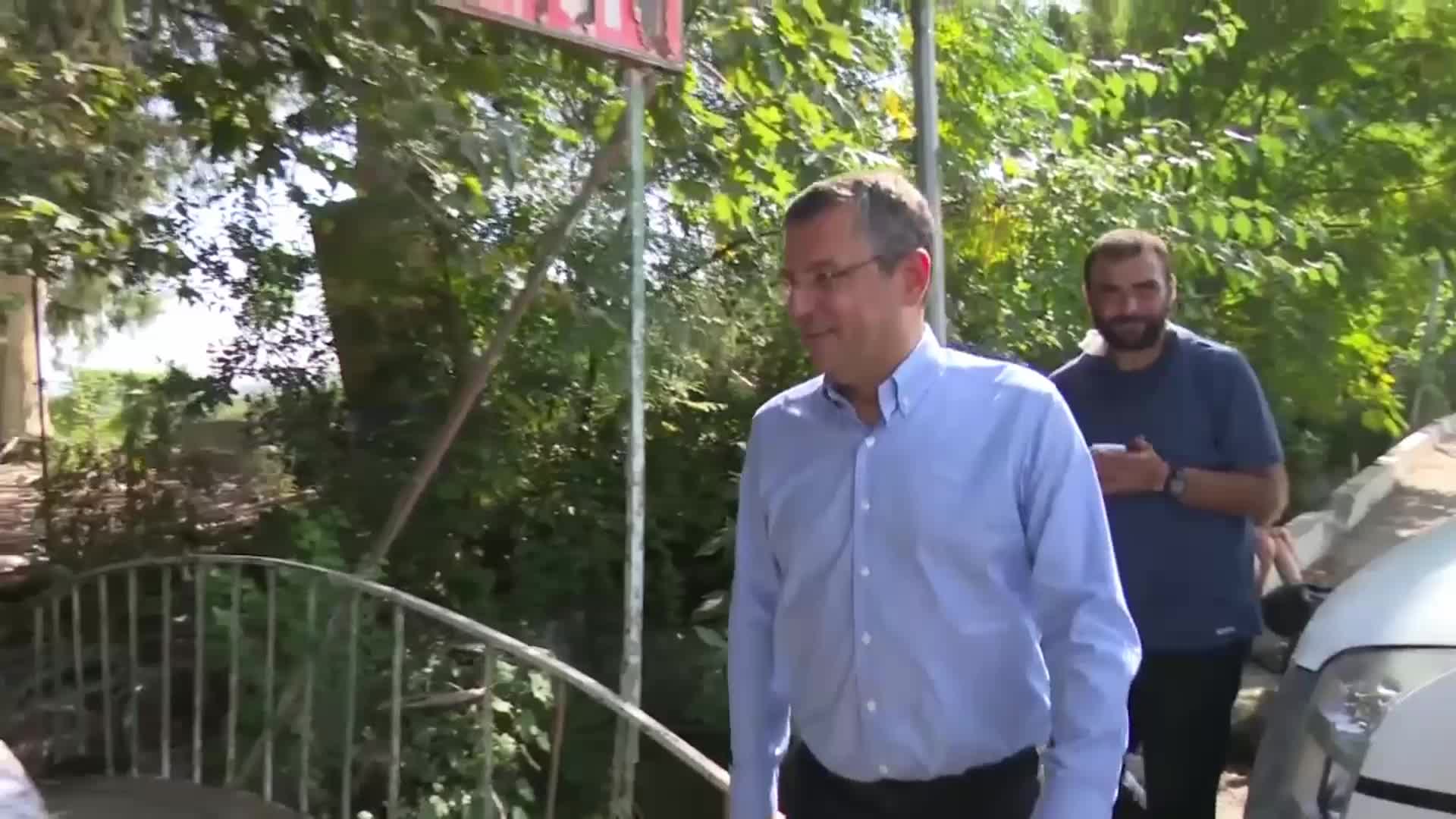 ÖZGÜR ÖZEL, TİP’İN HATAY’DAN ANKARA’YA “ÖZGÜRLÜK YÜRÜYÜŞÜ”NE CEYHAN’DA DESTEK VERDİ: İNSAN HAKLARI KOMİSYONU’NA SEÇİLDİ. 300’ÜN ÜZERİNDE CEZAEVİNDE AÇTIRAMAYACAĞI KAPI YOK; ANAYASA’YA GÖRE, KANUNA GÖRE… AMA ÜZERİNDEKİ KAPIYI KİLİTLİ TUTUYORLAR”