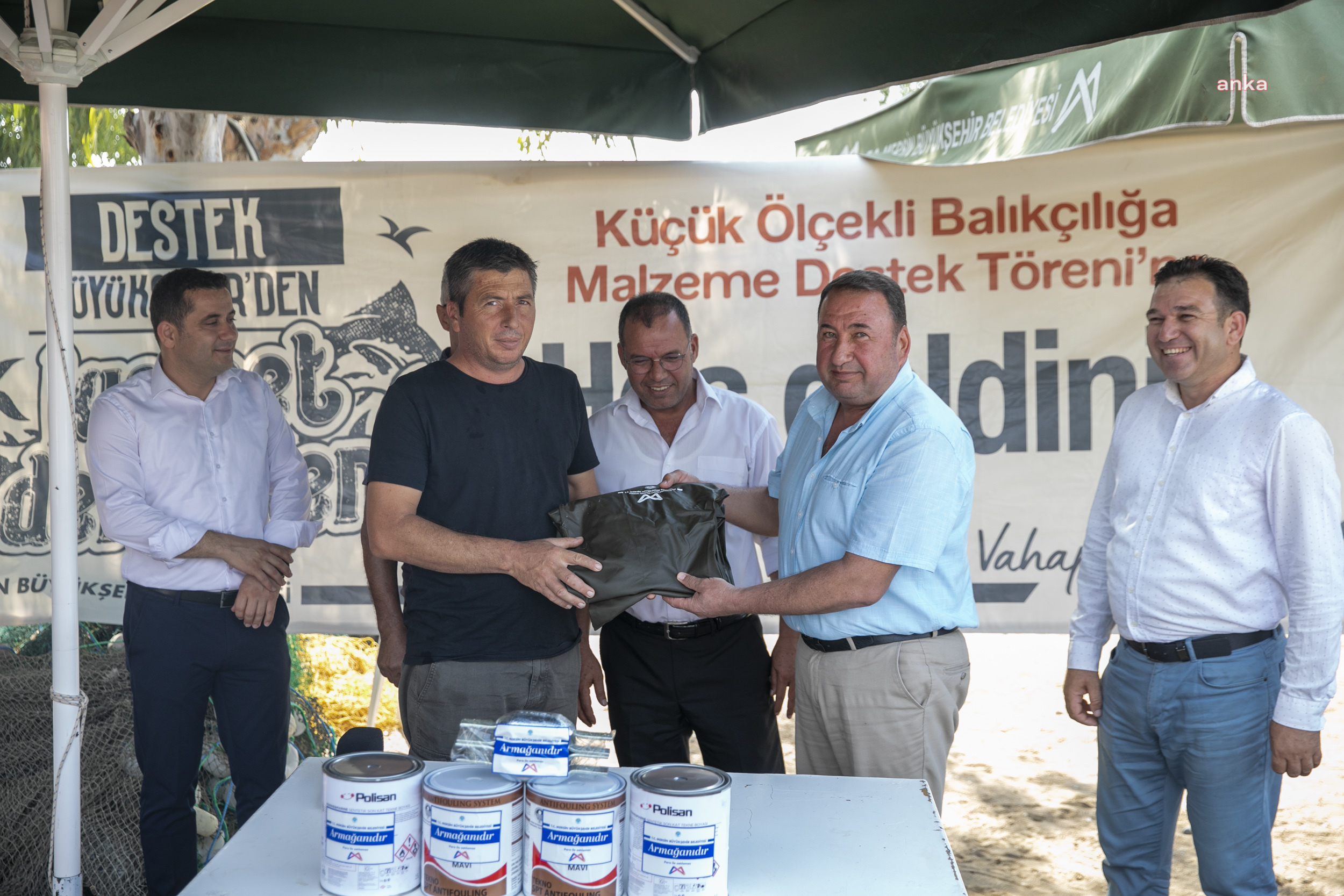 MERSİN BÜYÜKŞEHİR’DEN TOPLAM 372 BALIKÇIYA EKİPMAN DESTEĞİ