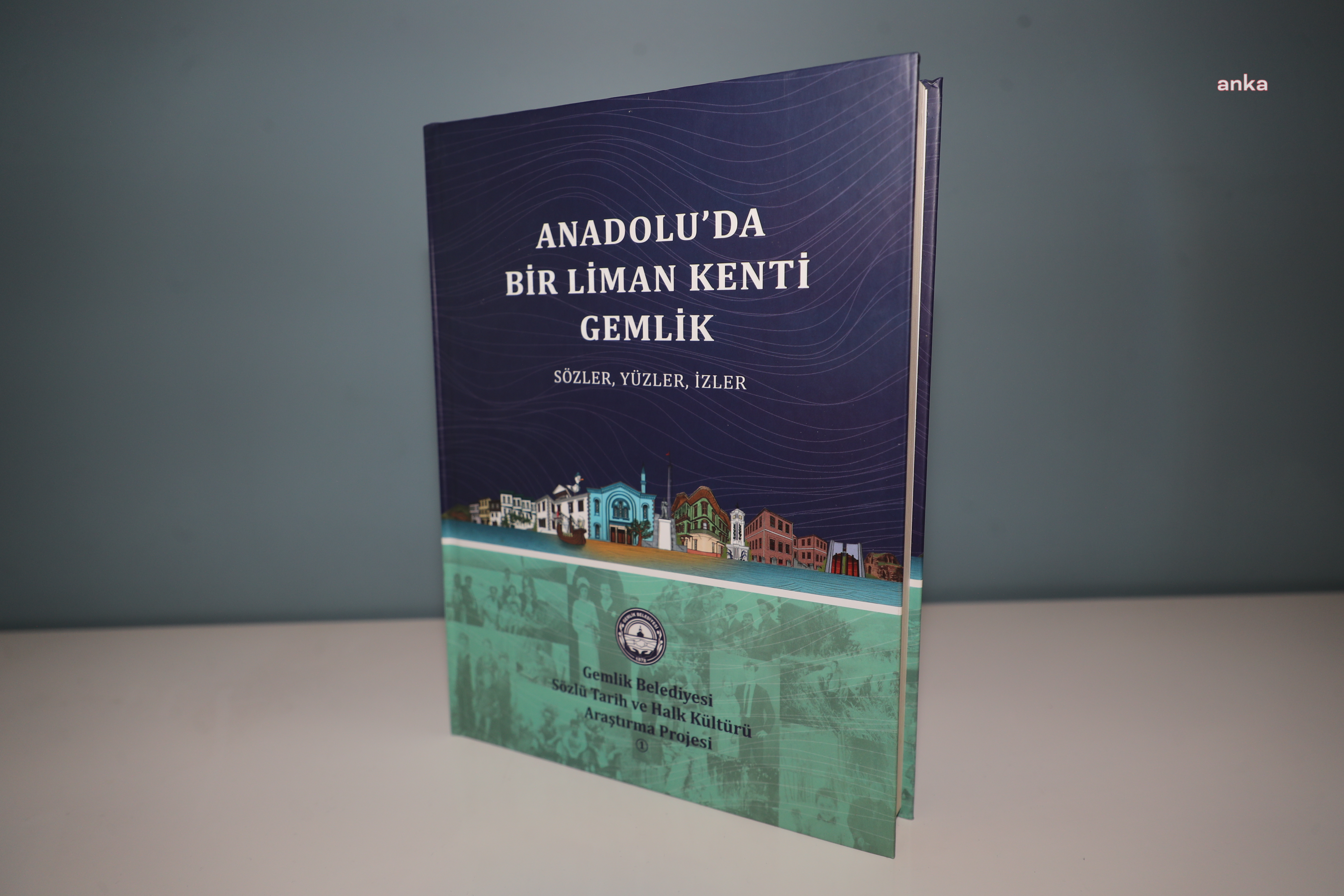 GEMLİK BELEDİYE BAŞKANI MEHMET UĞUR SERTASLAN'IN TALİMATIYLA HAZIRLANAN 'ANADOLU'DA BİR LİMAN KENTİ GEMLİK' KİTABI TAMAMLANDI
