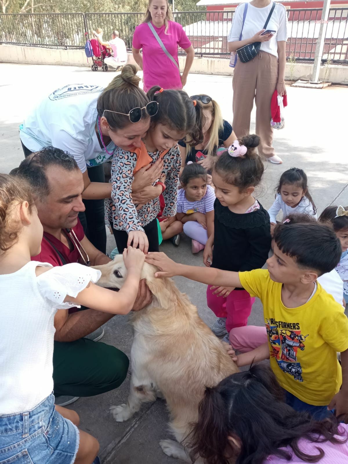 KARŞIYAKA BELEDİYESİ, ÇOCUKLARA HAYVAN SEVGİSİNİ AŞILAMAK İÇİN OKULLARDA FARKINDALIK ETKİNLİKLERİ DÜZENLEDİ