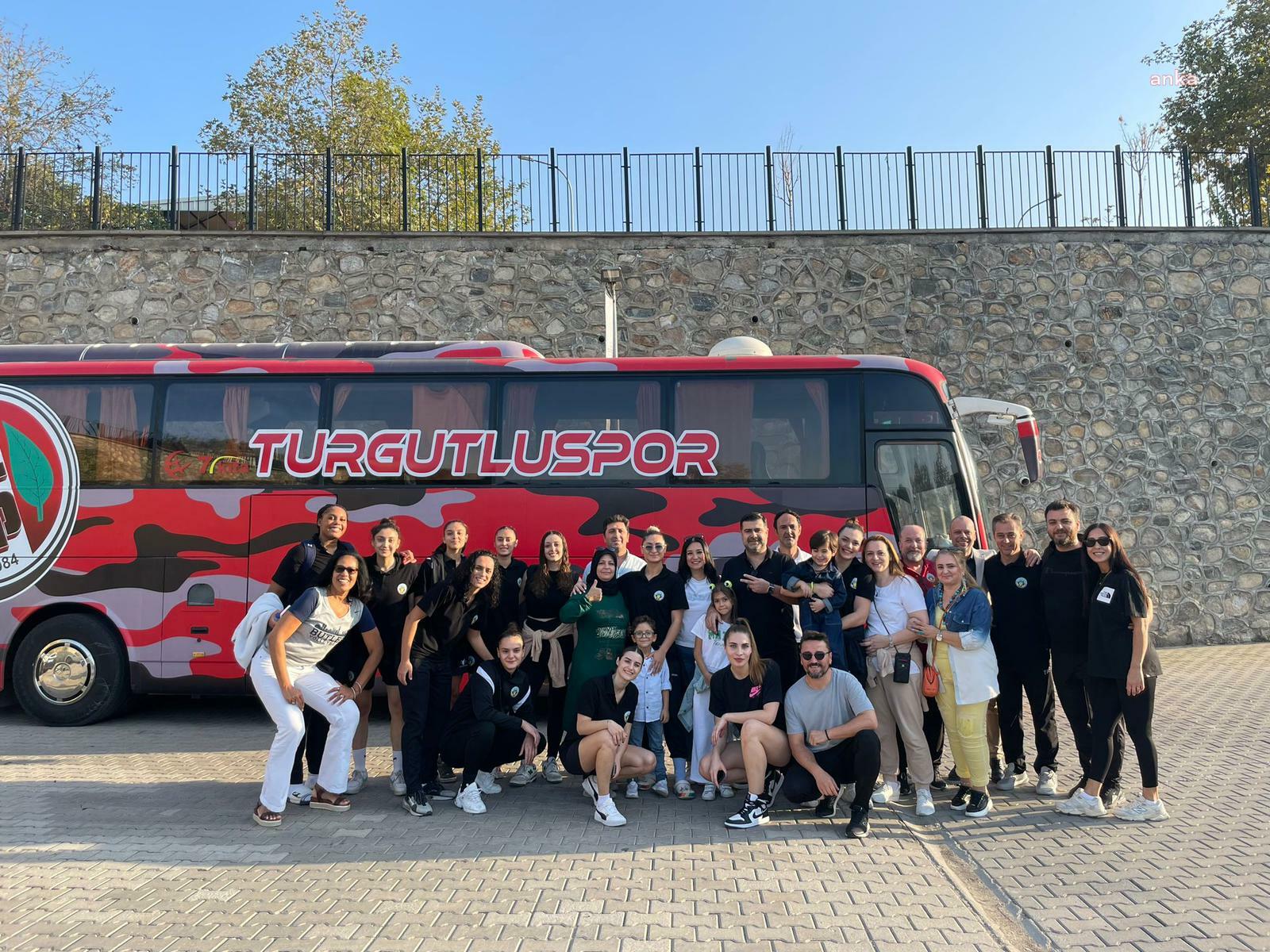 TRİPPTERS.COM TURGUTLU KADIN BASKETBOL TAKIMI, RAKİBİNE GEÇİT VERMEDİ