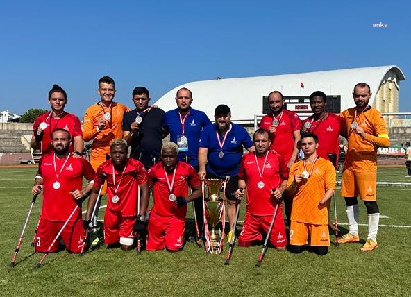 İZMİR'İN AMPUTE FUTBOL TAKIMI TÜRKİYE İKİNCİSİ OLDU