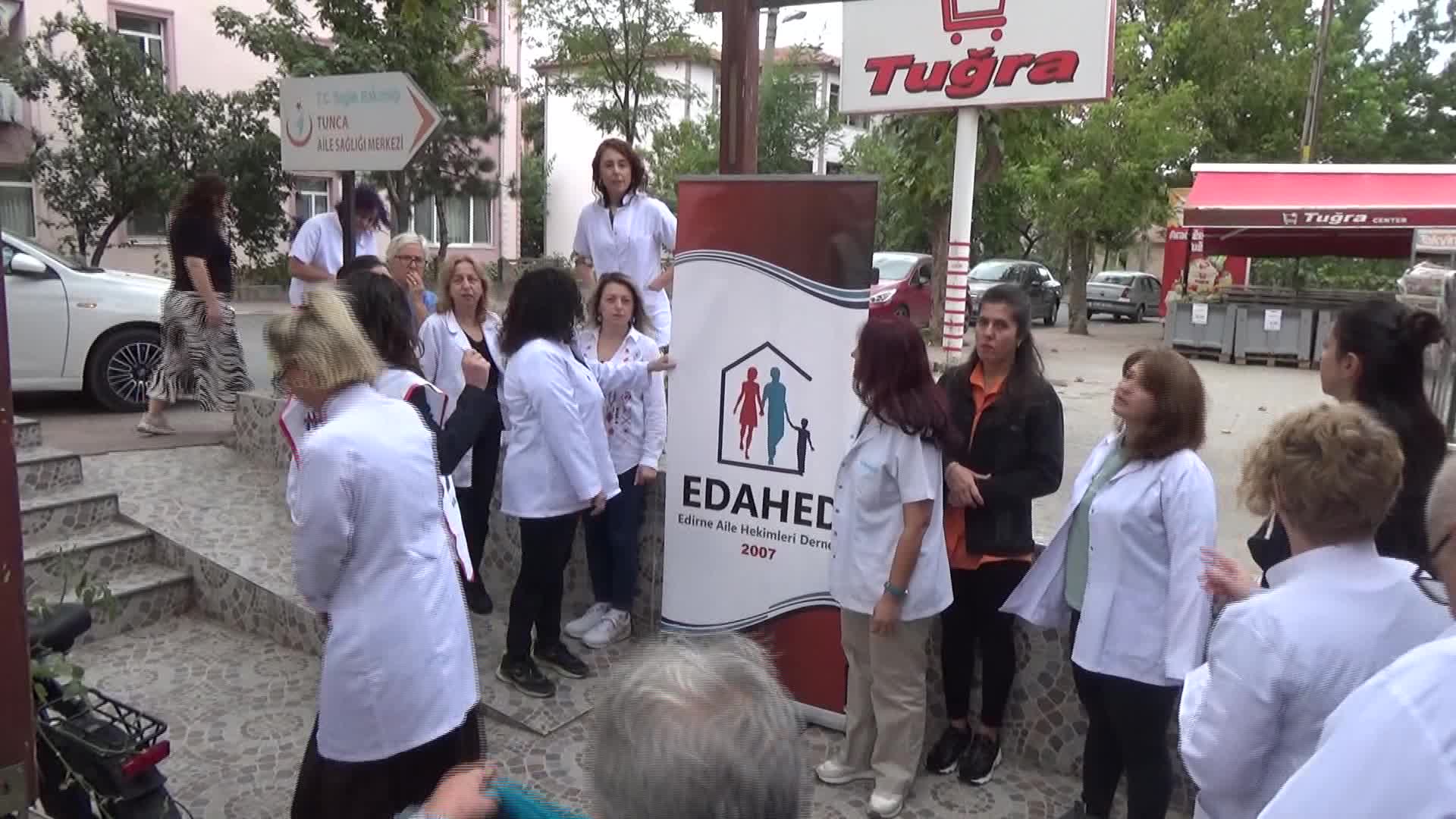 EDİRNE’DE AİLE HEKİMLERİ, KOCAELİ'NDE 3 DOKTORA YAPILAN SALDIRIYI PROTESTO İÇİN İŞ BIRAKTI