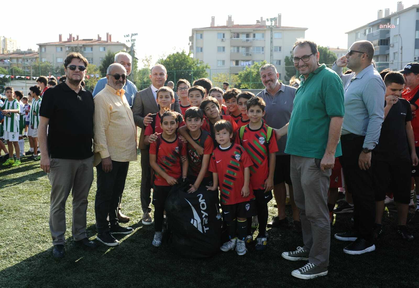 KARŞIYAKA BELEDİYE BAŞKANI TUGAY'DAN AMATÖR SPOR KULÜPLERİNE DESTEK