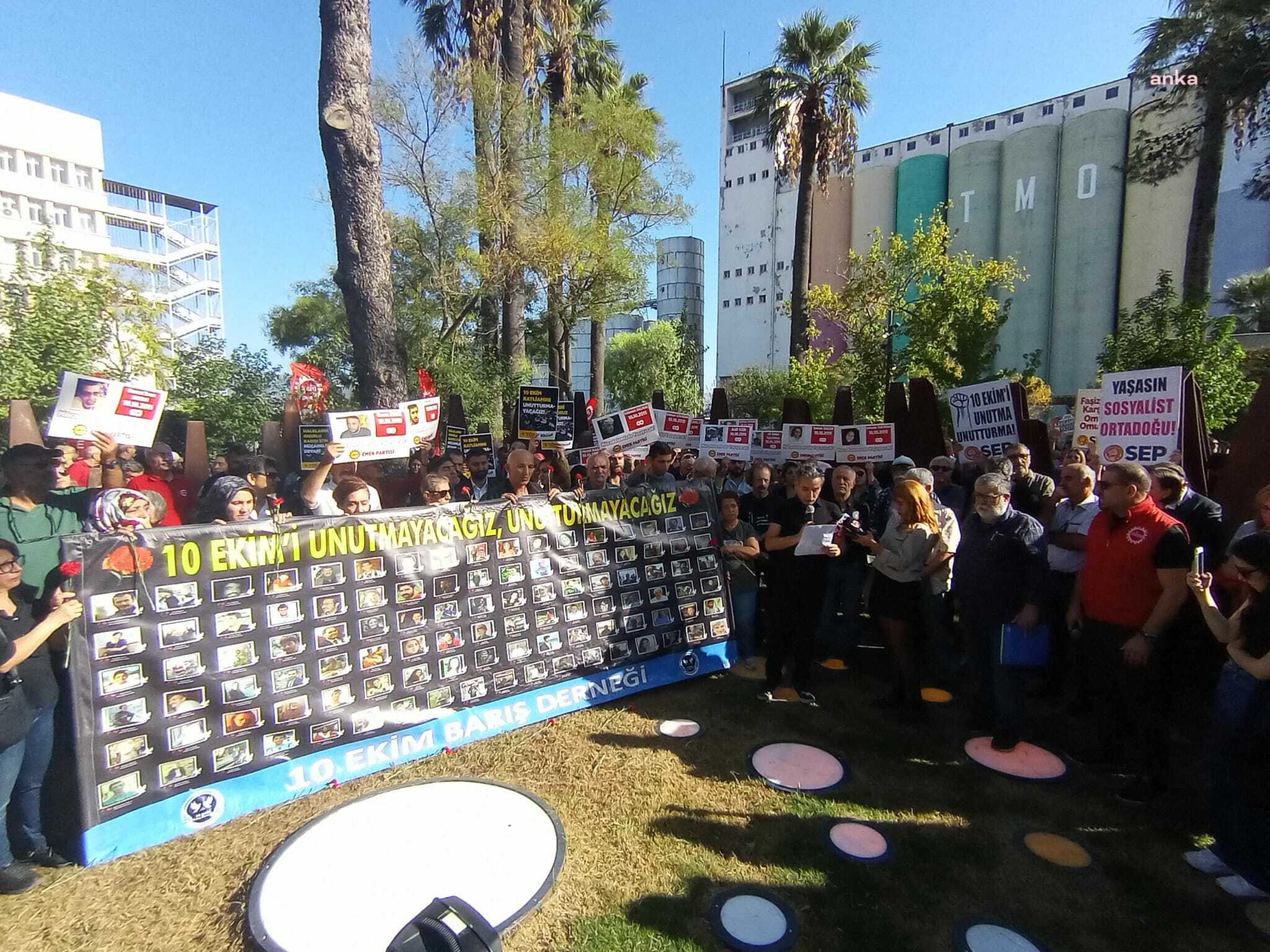 10 EKİM ANKARA KATLİAMI'NDA HAYATINI KAYBEDENLER İZMİR'DE DE ANILDI