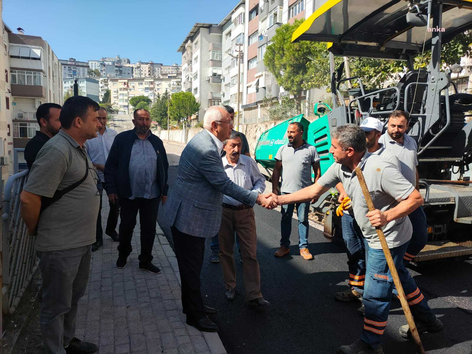KARABAĞLAR BELEDİYESİ ASFALTLAMA ÇALIŞMALARINA DEVAM EDİYOR