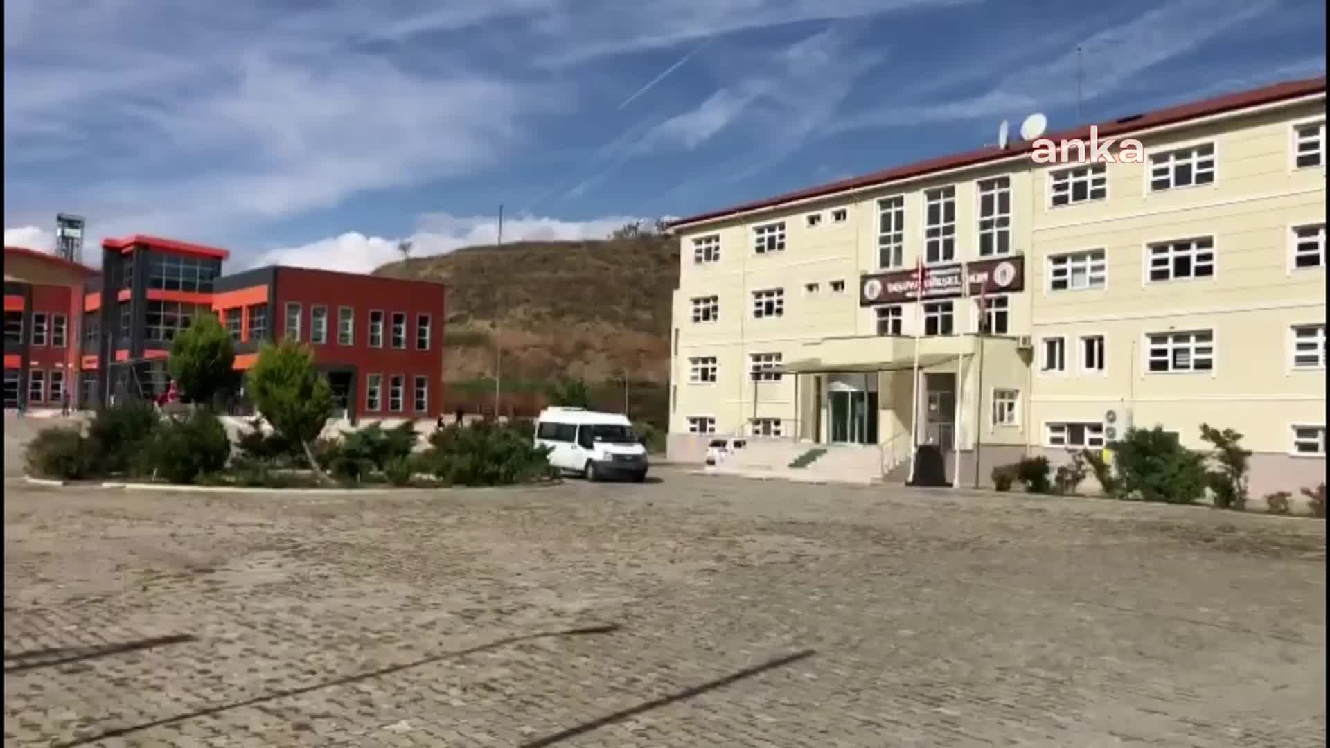 AMASYA’DA OTOBÜS KAZASINDA VEFAT EDEN ÖĞRENCİ, ARKADAŞLARI TARAFINDAN OKULUNDA ANILDI
