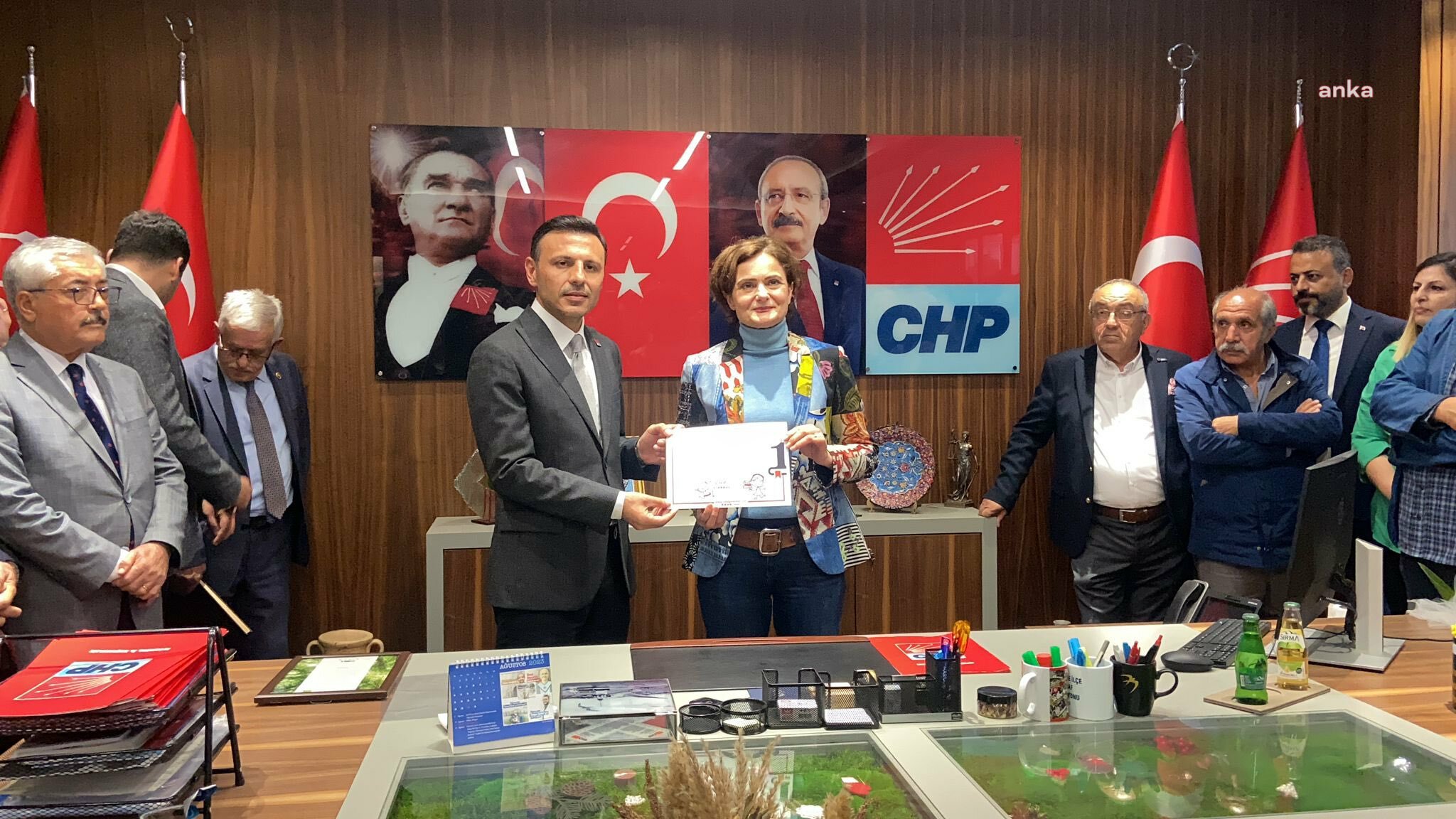 ÖZGÜR ÇELİK, İSTANBUL İL BAŞKANLIĞI GÖREVİNİ CANAN KAFTANCIOĞLU'NDAN DEVRALDI: "UMUDU HEP BİRLİKTE YENİDEN YEŞERTECEĞİZ"