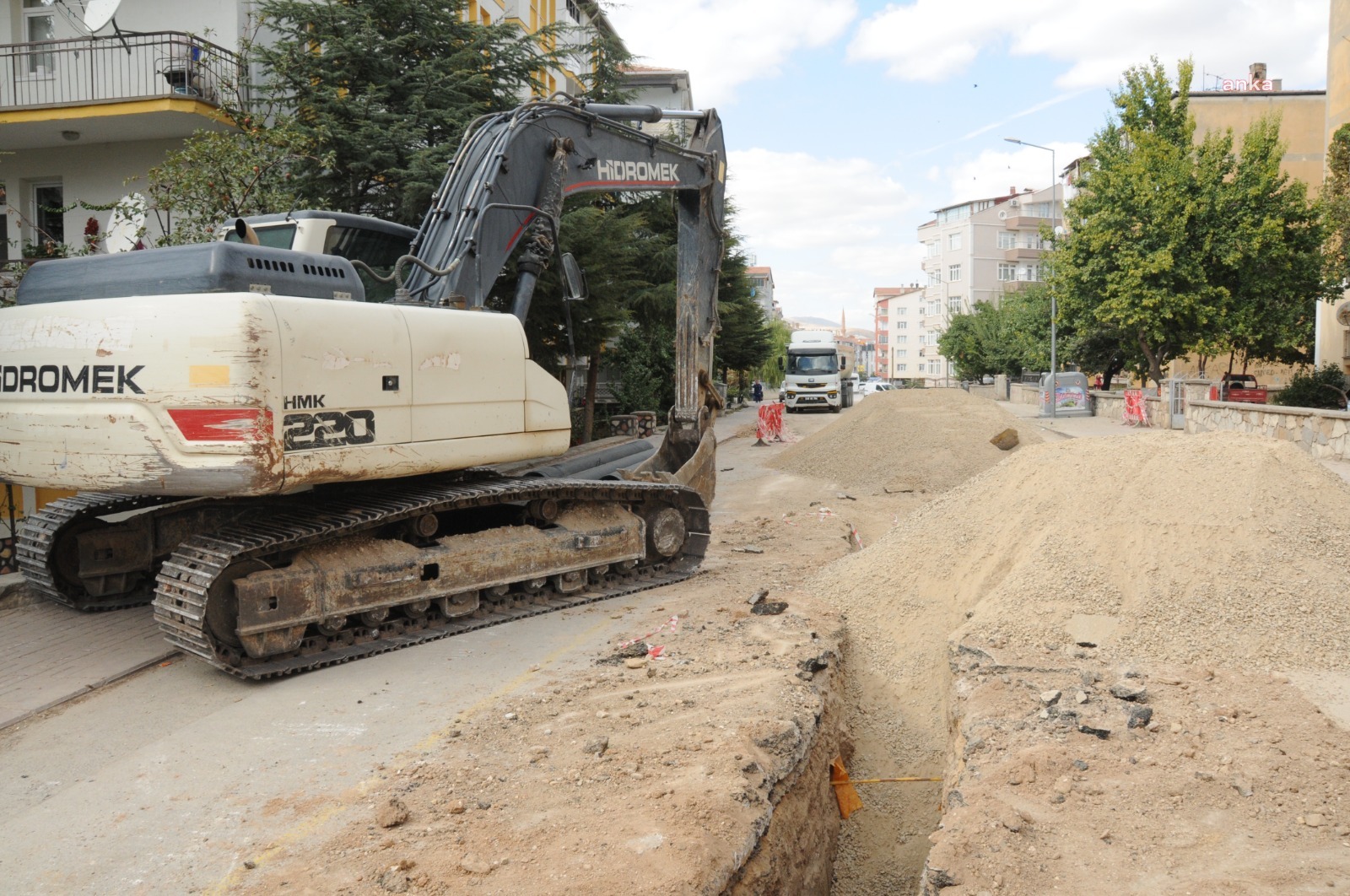 KIRŞEHİR BELEDİYESİ YAĞMUR SUYU HATTI ÇALIŞMALARINA DEVAM EDİYOR