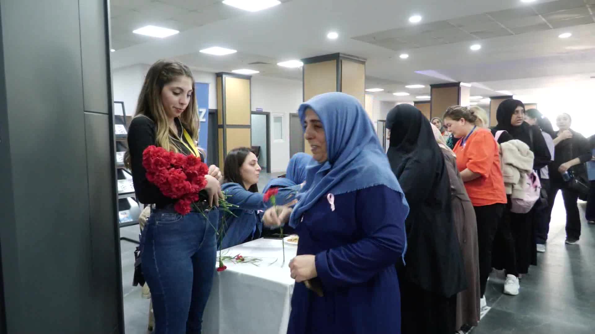 ESENYURT'TA KADINLAR MEME KANSERİ KONUSUNDA BİLİNÇLENDİRİLDİ