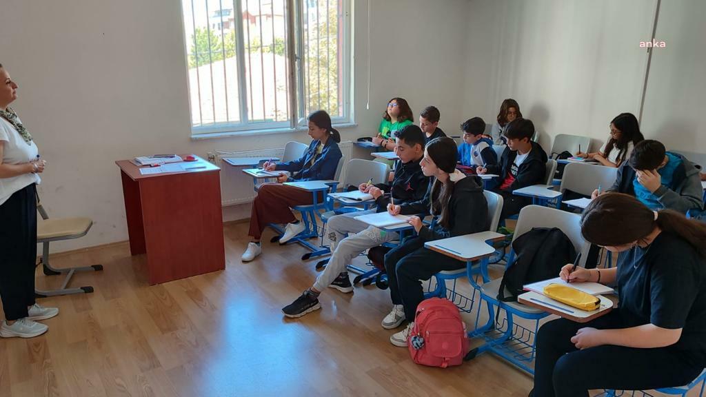 ODUNPAZARI BELEDİYESİ, KURSA GİDEMEYEN ÖĞRENCİLER İÇİN ÜCRETSİZ ATÖLYELER AÇTI