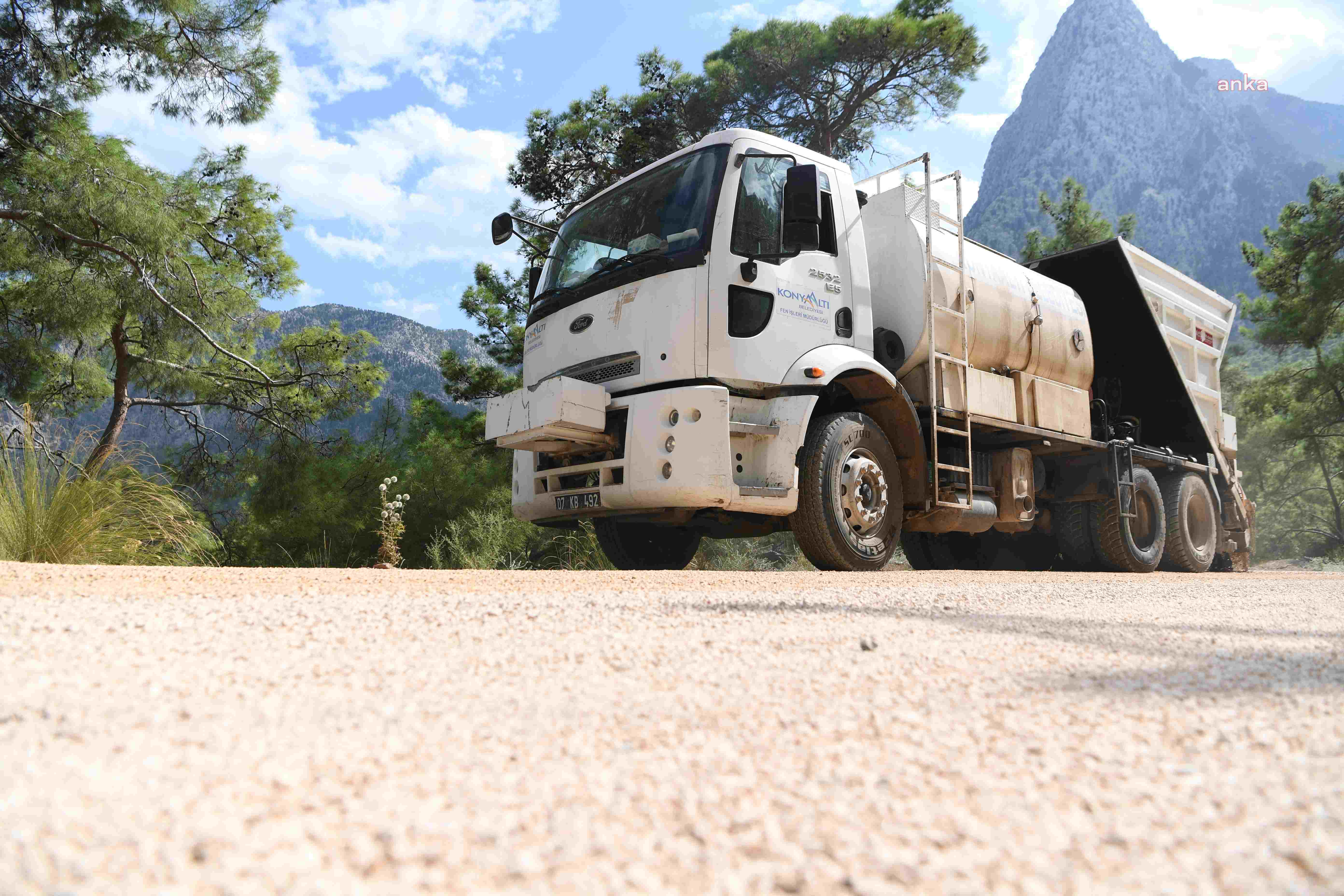 KONYAALTIN'DA YENİLENMEYEN YOL KALMAYACAK