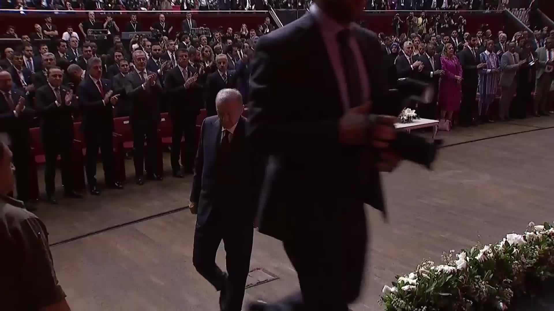ERDOĞAN: “BİZ AMERİKA İLE NATO’DA BERABER DEĞİL MİYİZ? BERABERİZ. PEKİ BİZİM SİHA'MIZI AMERİKA DÜŞÜRDÜ MÜ? DÜŞÜRDÜ. NASIL BÖYLE BİR ŞEY YAPABİLİRSİN? ARAMIZDA GÜVENLİK SORUNU VAR”