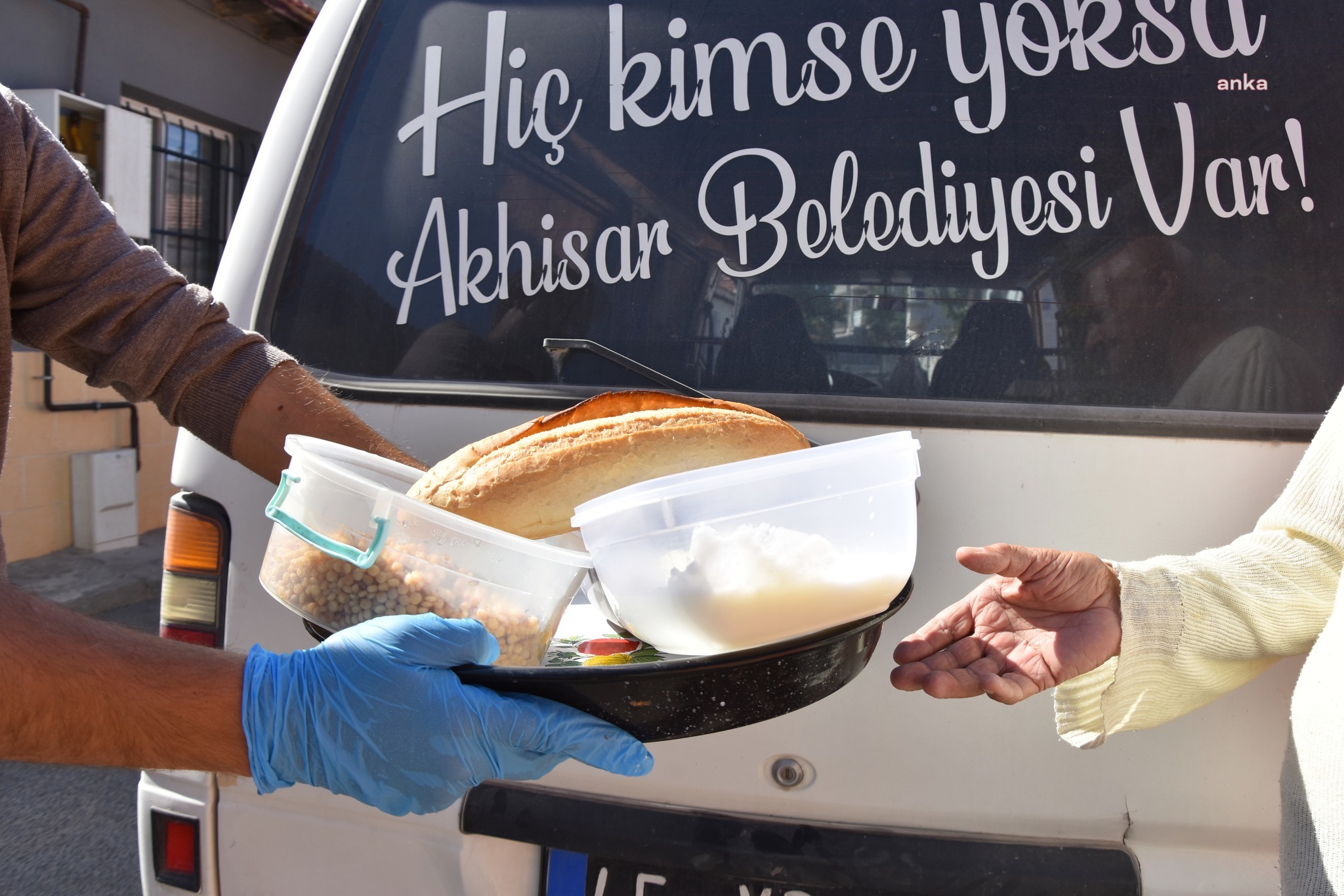 AKHİSAR BELEDİYESİ AŞEVİ, İHTİYAÇ SAHİPLERİNİN YANINDA