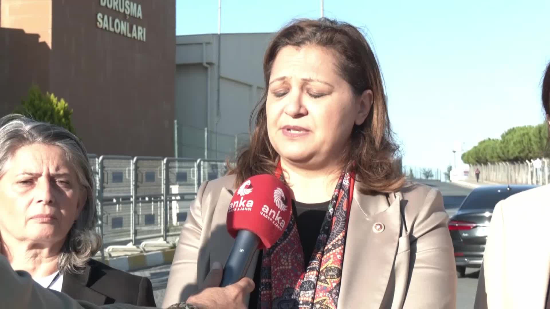 GEZİ DAVASI TUTUKLULARINI ZİYARET EDEN CHP GRUP BAŞKANVEKİLİ KÖKSAL VE CHP MİLLETVEKİLLERİ, CEZAEVİ ÖNÜNDE: “ANAYASAL HAKLARIN KULLANILMASI KABUL EDİLEBİLECEK DOSYADA HÜKÜMETİ DEVİRME SUÇUNDAN ZORLAMA BİR YORUMLA BU İNSANLARA CEZA VERİLDİ”