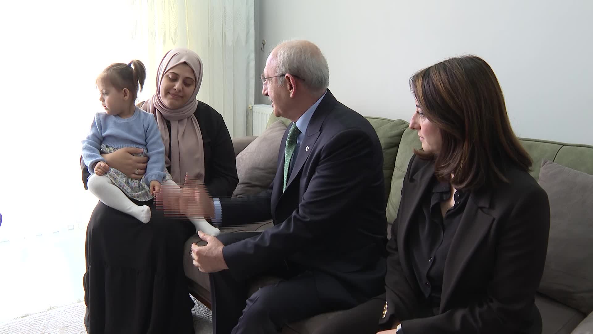 AMASRA MADEN FACİASININ 1. YIL DÖNÜMÜ… KILIÇDAROĞLU, ŞEHİT MADENCİLERİN AİLELERİNİ ZİYARET ETTİ: “FACİAYA YOL AÇANLARIN HESAP VERMESİ LAZIM… ASIL SORUMLUSUNUN ORAYI YÖNETENLER OLDUĞU ÇIKTI ORTAYA…”