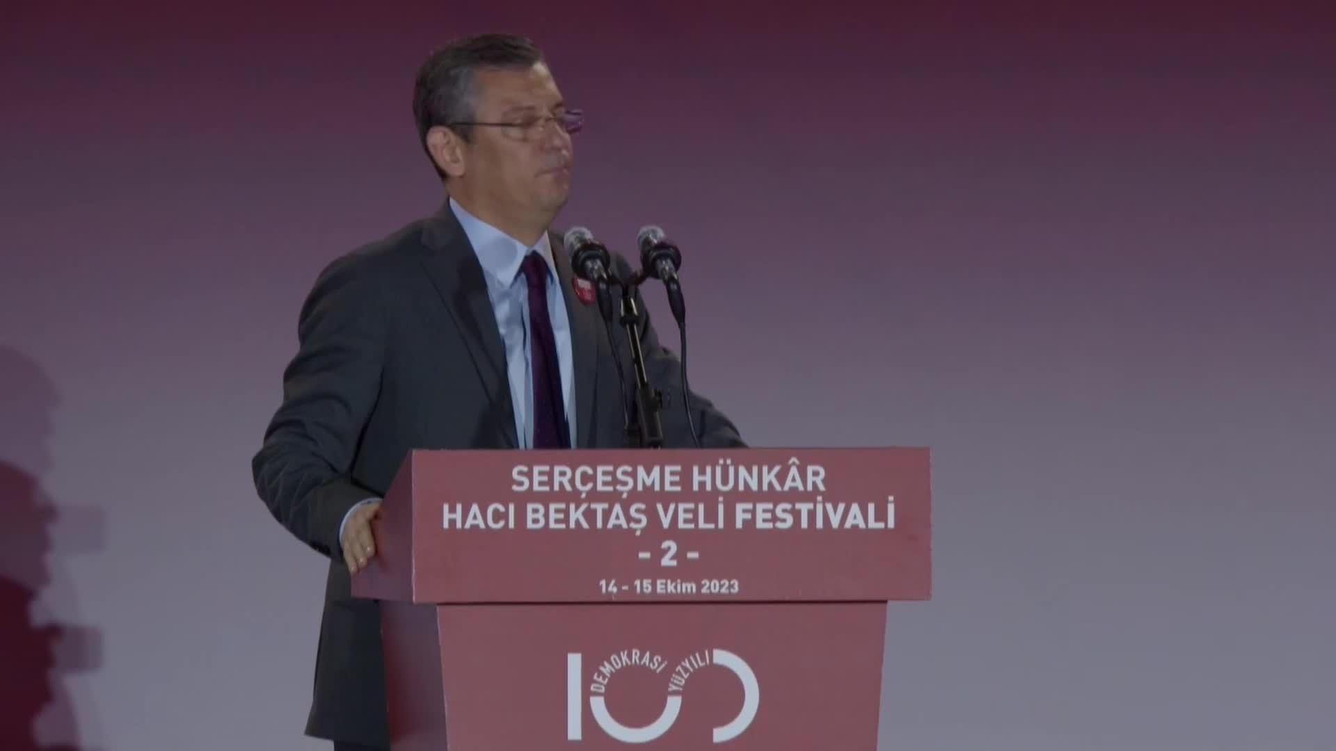 ÖZGÜR ÖZEL: "BU ÜLKENİN CANLARI VE CAN YOLDAŞLARI TEK ADAMA DA ONUN ZULMÜNE DE TESLİM OLMAYACAK"
