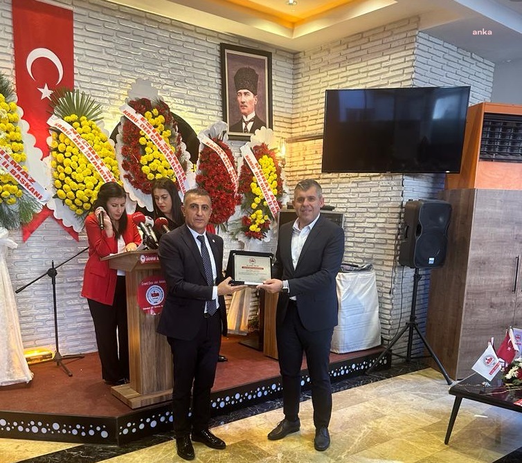 KUŞADASI BELEDİYE BAŞKANI ÖMER GÜNEL, YILIN EN BAŞARILI BELEDİYE BAŞKANI SEÇİLDİ