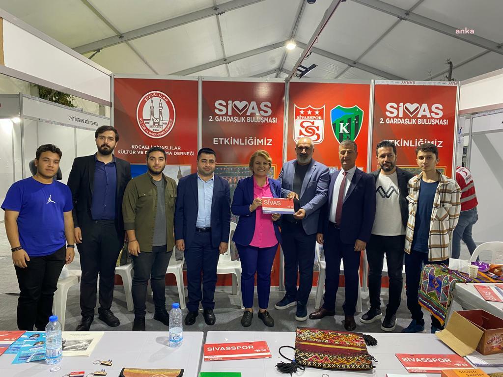 İZMİT BELEDİYE BAŞKANI HÜRRİYET, KİTAP FUARINI ZİYARET ETTİ