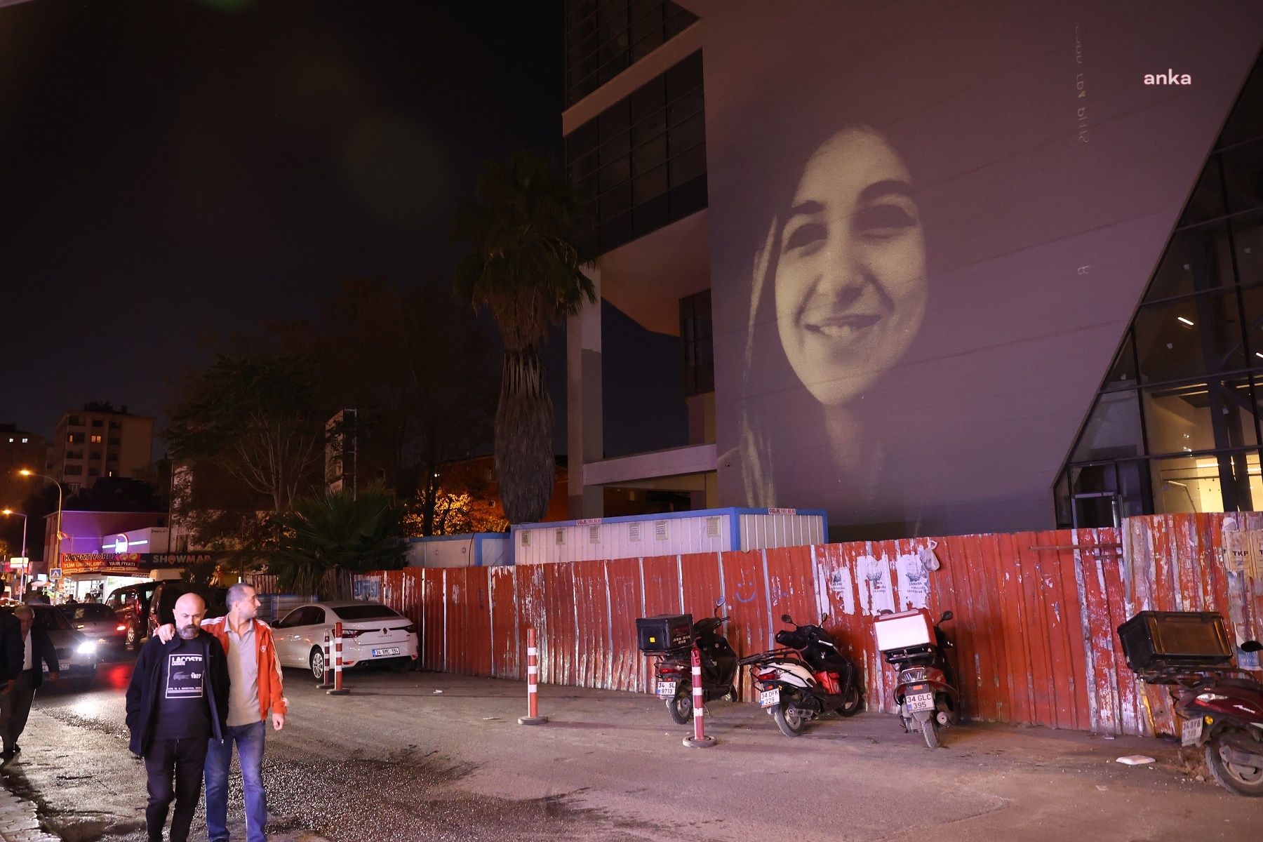 DOSTLUK VE KARDEŞLİK MESAJINI İNSAN YÜZLERİ İLE VEREN PROJE, İÇERENKÖY’DE SERGİLENİYOR