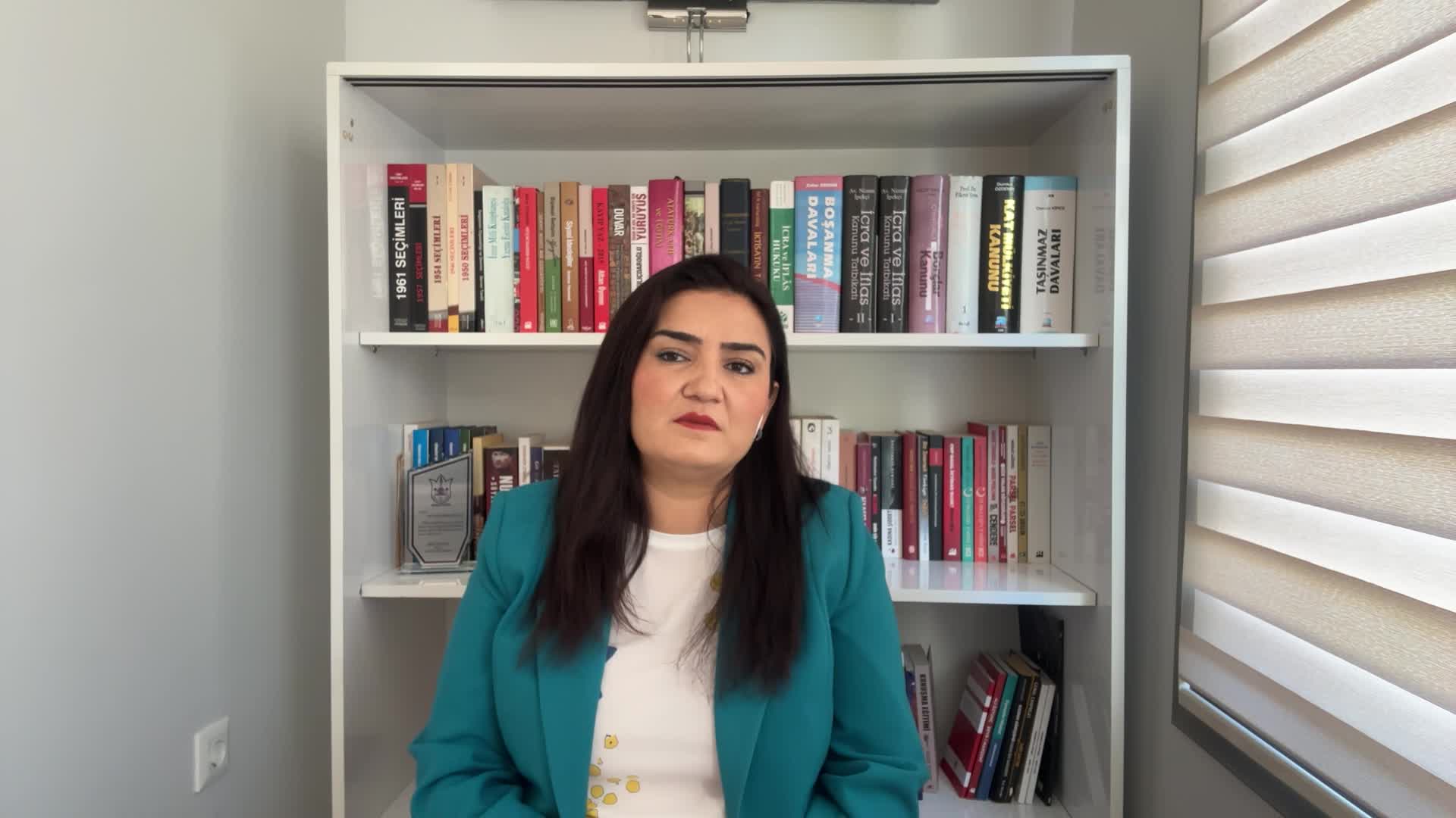 SEVDA ERDAN KILIÇ’TAN YENİDEN REFAH PARTİSİ’NE “NAFAKA” TEPKİSİ: SEÇİM ARABALARINDA KENDİ KADIN ADAYLARININ YÜZÜNÜ SANSÜRLEYENLER GÖZÜNÜ ÜÇ KURUŞ NAFAKA ALAN KADINLARIN HAKLARINA DİKTİ