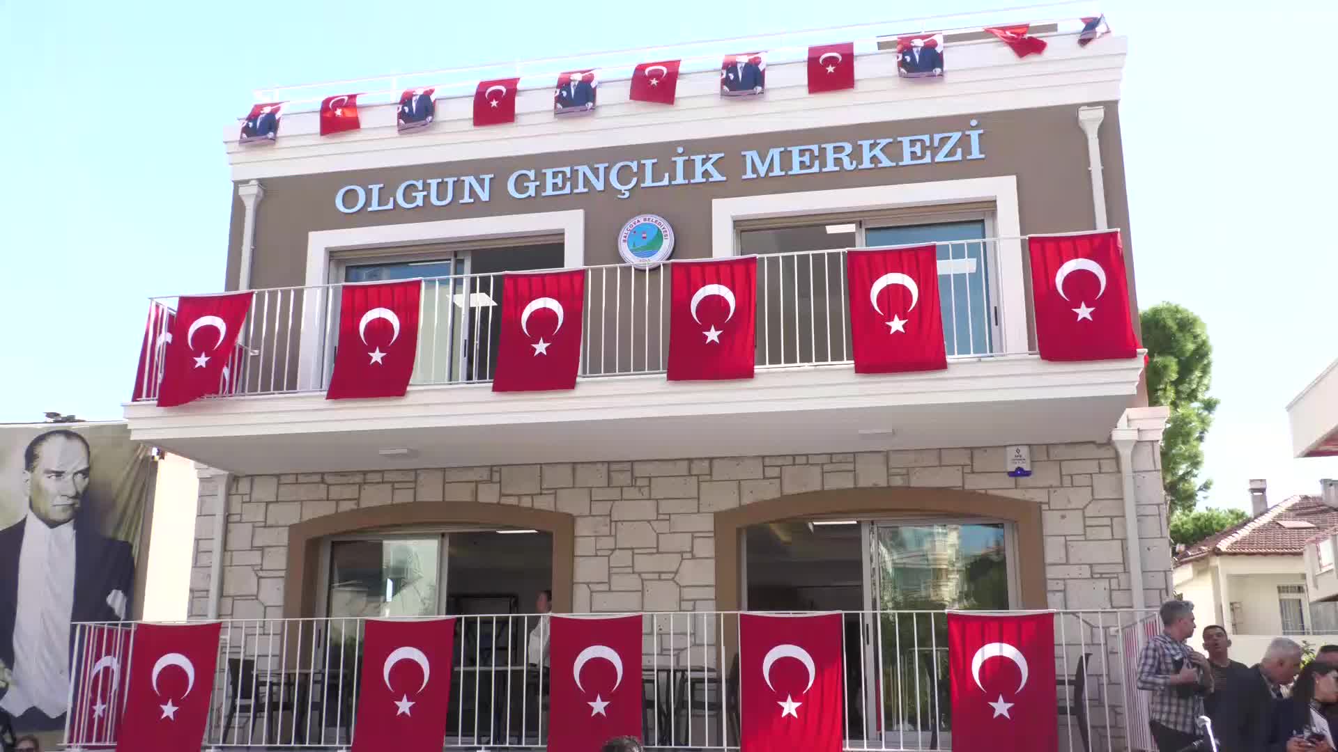 BALÇOVA BELEDİYESİ OLGUN GENÇLİK MERKEZİ AÇILDI... SELVİ KILIÇDAROĞLU:  BELEDİYELERİMİZ YAPIYOR AMA ESAS ÖNEMLİ OLAN BUNUN DEVLET POLİTİKASI HALİNE GELMESİDİR. DİLEĞİMİZ BU MEKANLARIN ÇOĞALMASI, İNSANLARIN BURADA SOSYALLEŞMESİ, KAYNAŞMASI”