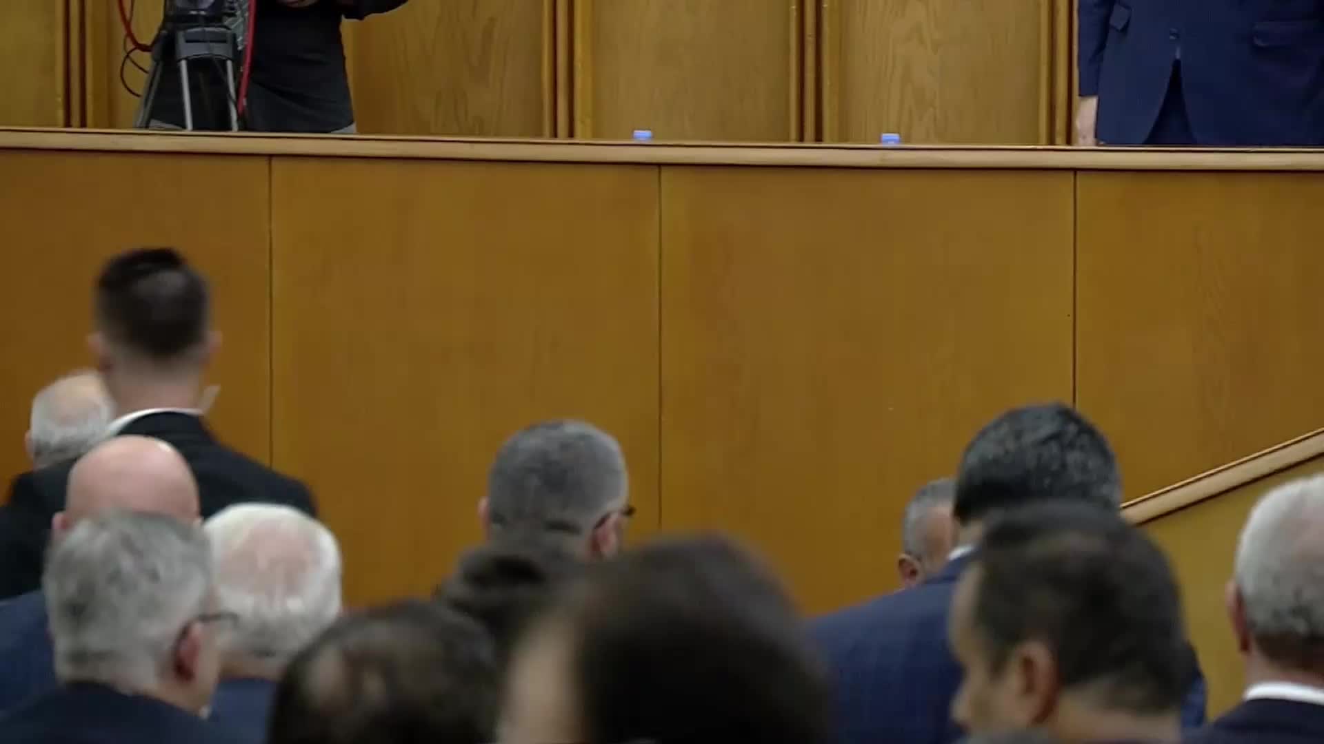 KILIÇDAROĞLU: “ADALET BAKANI, ‘SORUŞTURACAĞIZ’ DİYOR. ERDOĞAN’IN AVUKATINI ÇAĞIRIP, TUTUKLATIP, GÖZALTINA ALDIRIP, ‘SEN NEDEN RÜŞVET VERDİN’ DİYECEK MİSİN?”