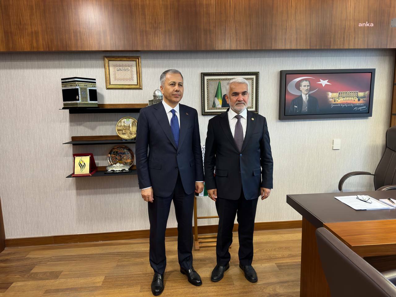 İÇİŞLERİ BAKANI YERLİKAYA, HÜDA PAR GENEL BAŞKANI YAPICIOĞLU'NU MECLİS'TE ZİYARET ETTİ