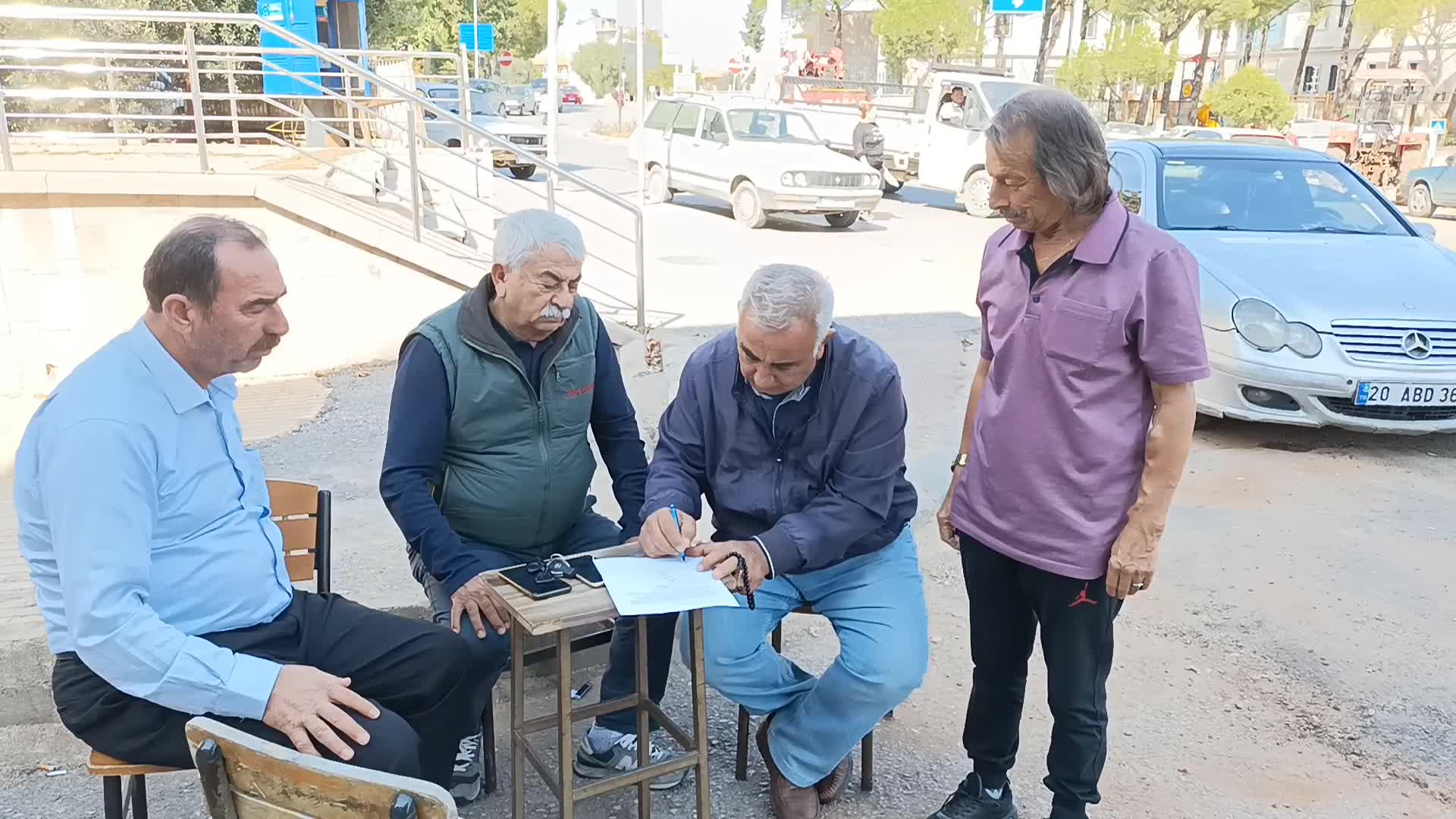 AYDIN'DA YENİ KURULAN HASTANEYE DİYALİZ ÜNİTESİ YAPILMASINI İSTEYEN VATANDAŞLAR İMZA KAMPANYASI BAŞLATTI