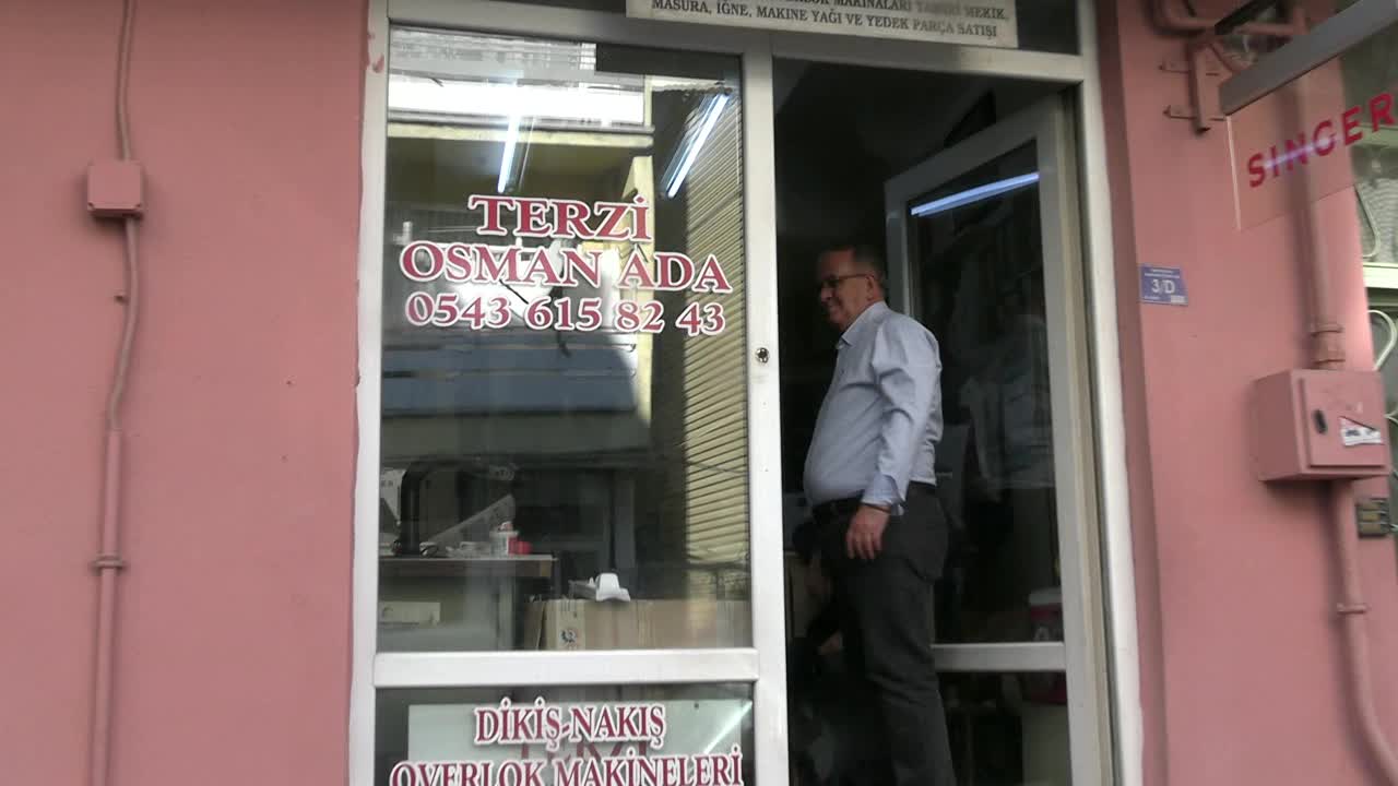 YARIM ASIRDIR BİLECİK’TE TERZİLİK YAPAN OSMAN ADA: "MESLEK ÖLÜYOR"