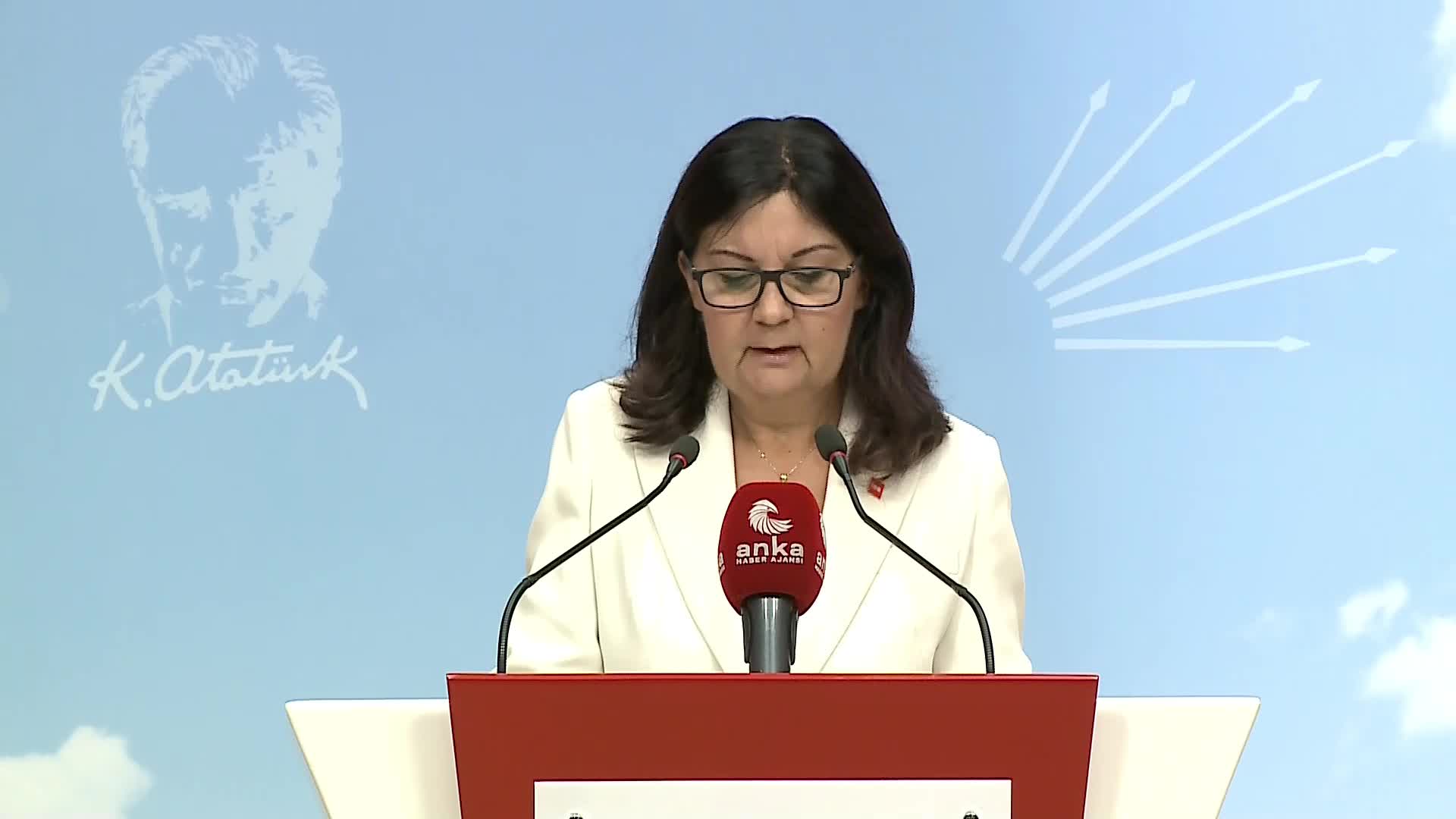 LALE KARABIYIK: “KAMUSAL VE PARASIZ EĞİTİM OLMASI GEREKİRKEN 766 BİN 800 ÇOCUK MADDİ YOKSUNLUK ÇEKİYOR VE BESLENEMİYOR"