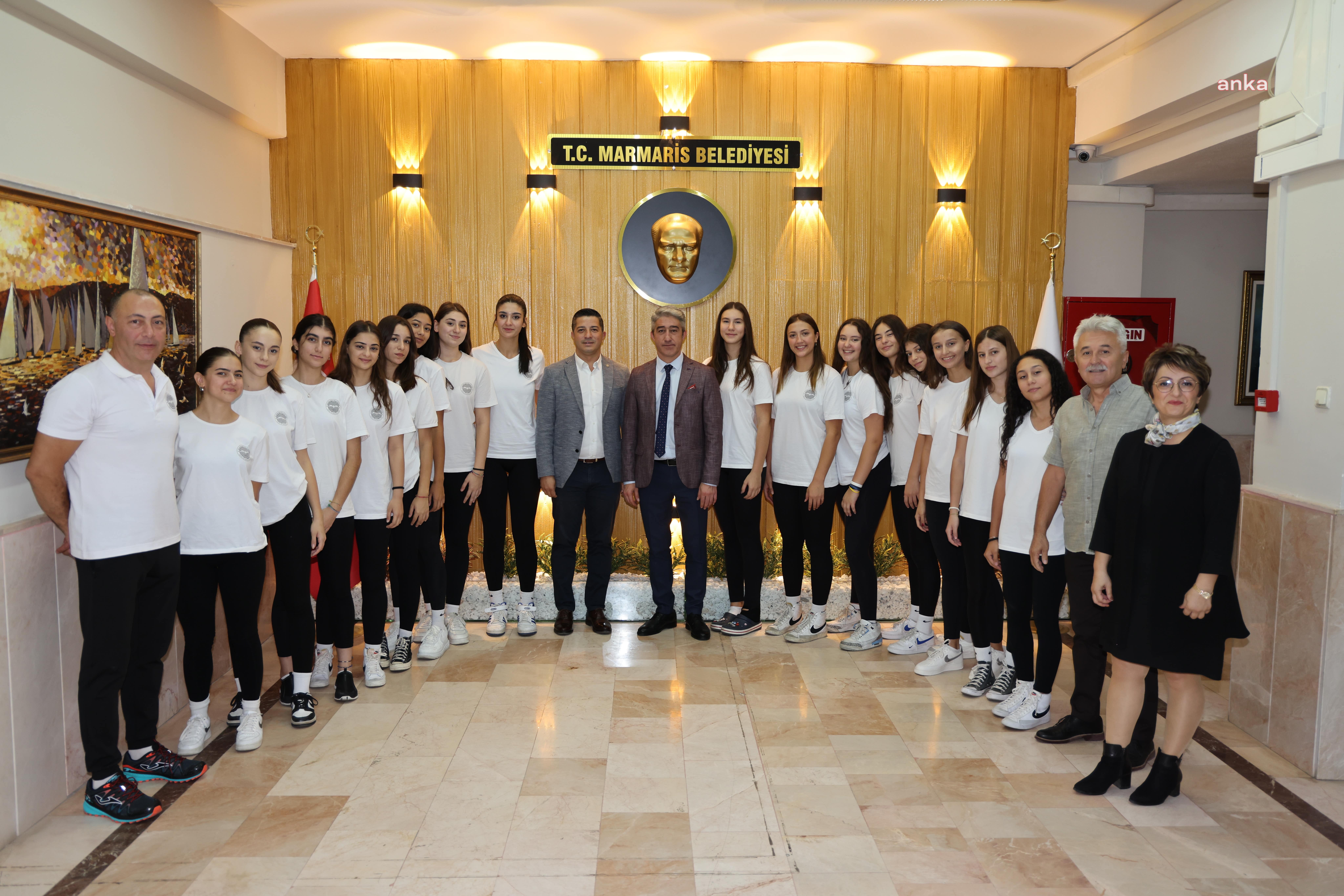 VOLEYBOLCULARDAN MARMARİS BELEDİYE BAŞKANI OKTAY'A ZİYARET