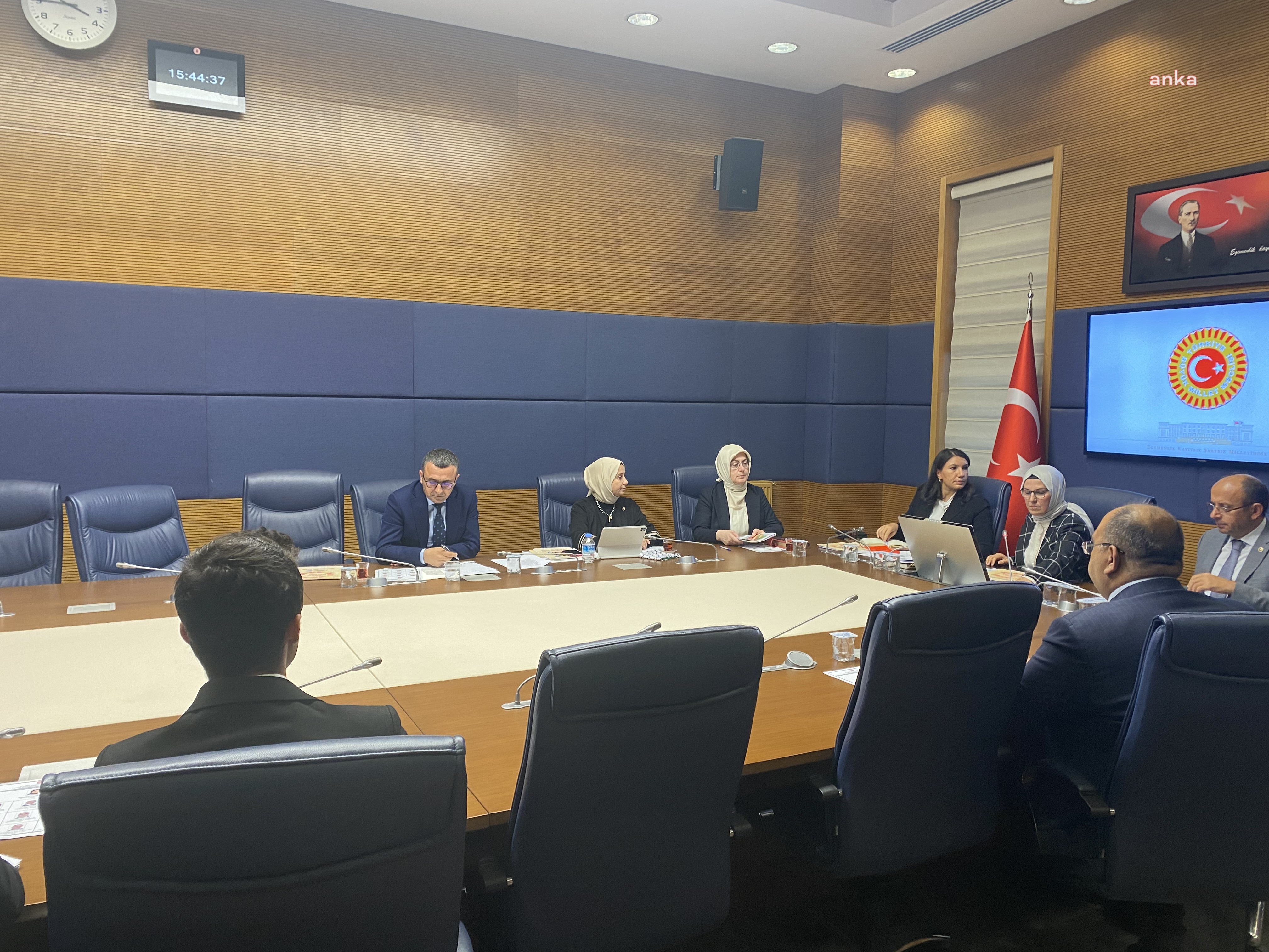 TBMM ÇOCUK HAKLARI ALT KOMİSYONU’NDA YEŞİL SOL PARTİLİ EREN'İN ZIRHLI ARAÇ ÇARPMASI SONUCU ÖLEN ÇOCUKLARIN ARAŞTIRILMASI ÖNERİSİNE İYİ PARTİLİ GÜRKAN'DAN YANIT: “EMNİYET GÜÇLERİNE SALDIRIRKEN Mİ ZIRLI ARAÇ ALTINDA KALDI?”