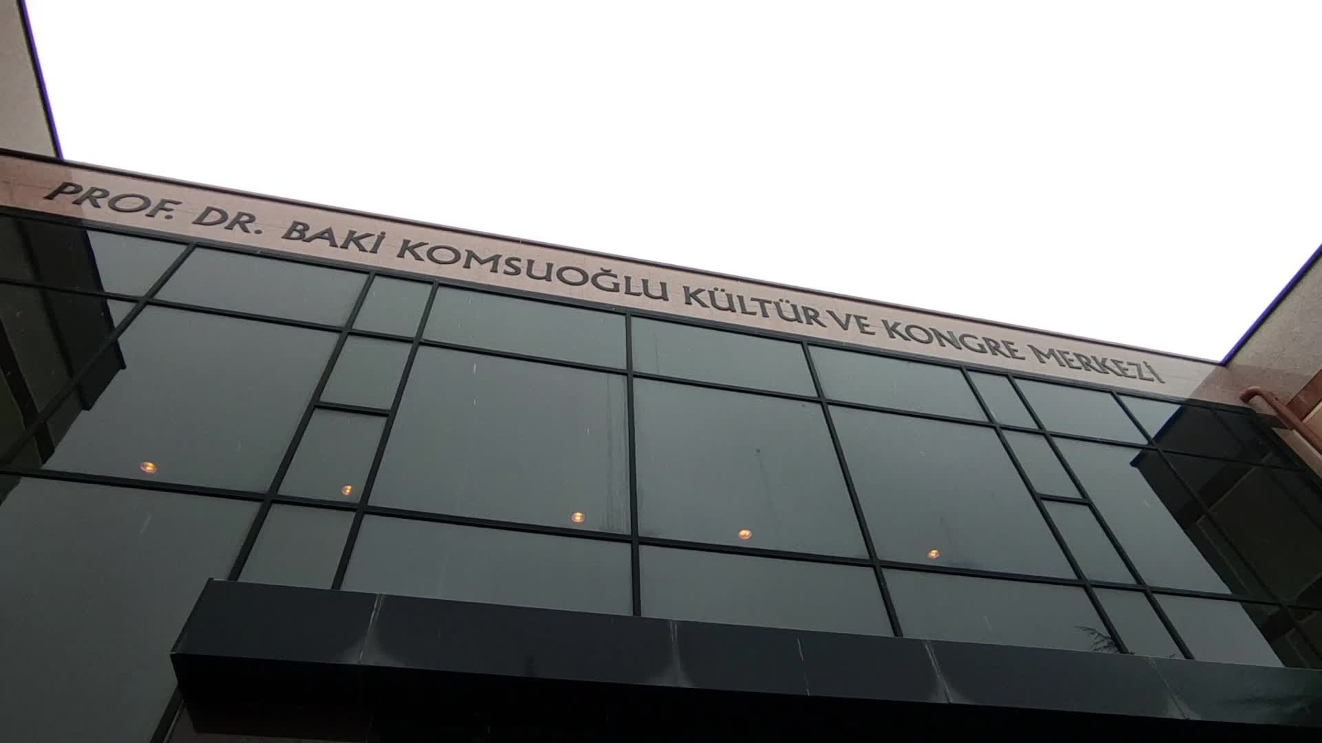 KOCAELİ ÜNİVERSİTESİ’NİN MAAŞ PROMOSYON İHALESİNDE BULUNMAK İSTEYEN SENDİKA YÖNETİCİLERİNE MÜDAHALE