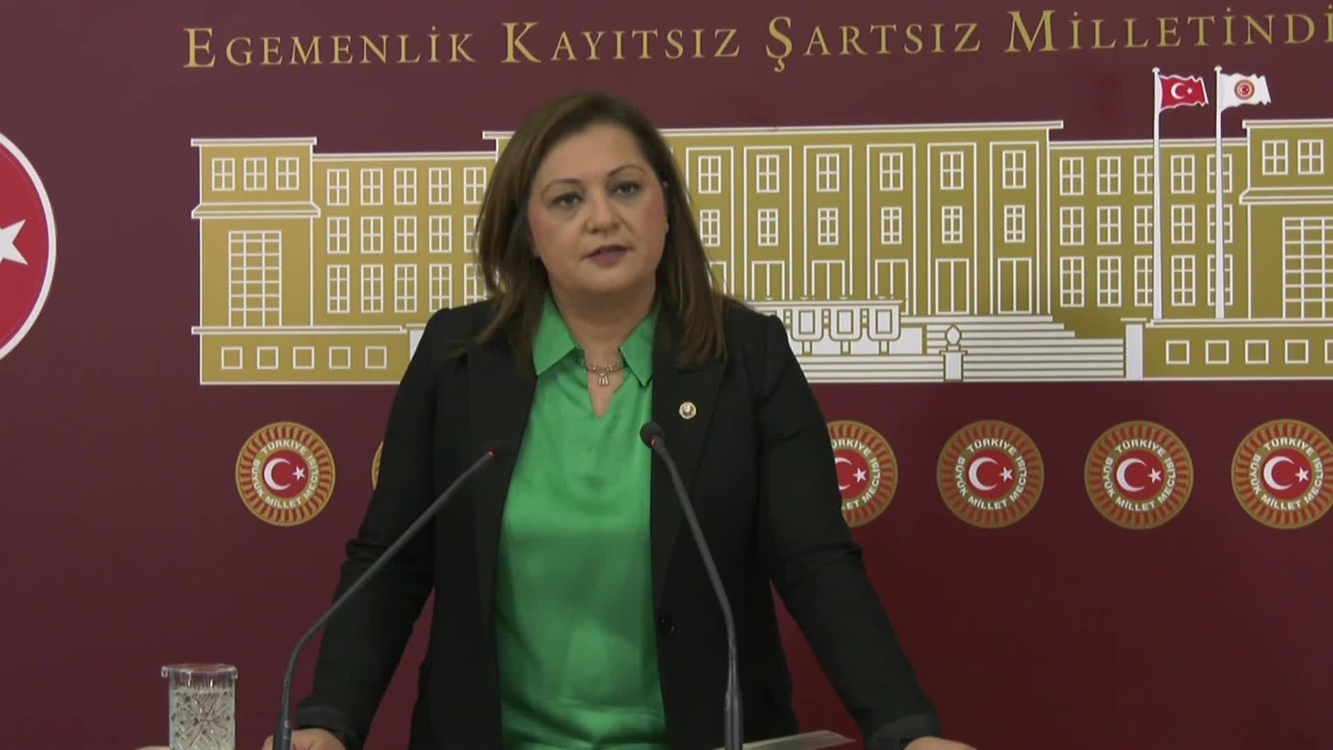 BURCU KÖKSAL: SGK’YI BAKANLIĞA BAĞLAYACAKLAR. SGK’NIN USULSÜZLÜKLERİ TESPİT EDEBİLDİĞİ ÖZERK YAPISINI BOZACAKLAR. USULSÜZLÜK İÇİN BİR ANLAMDA KILIF HAZIRLAMAYA ÇALIŞIYORLAR”