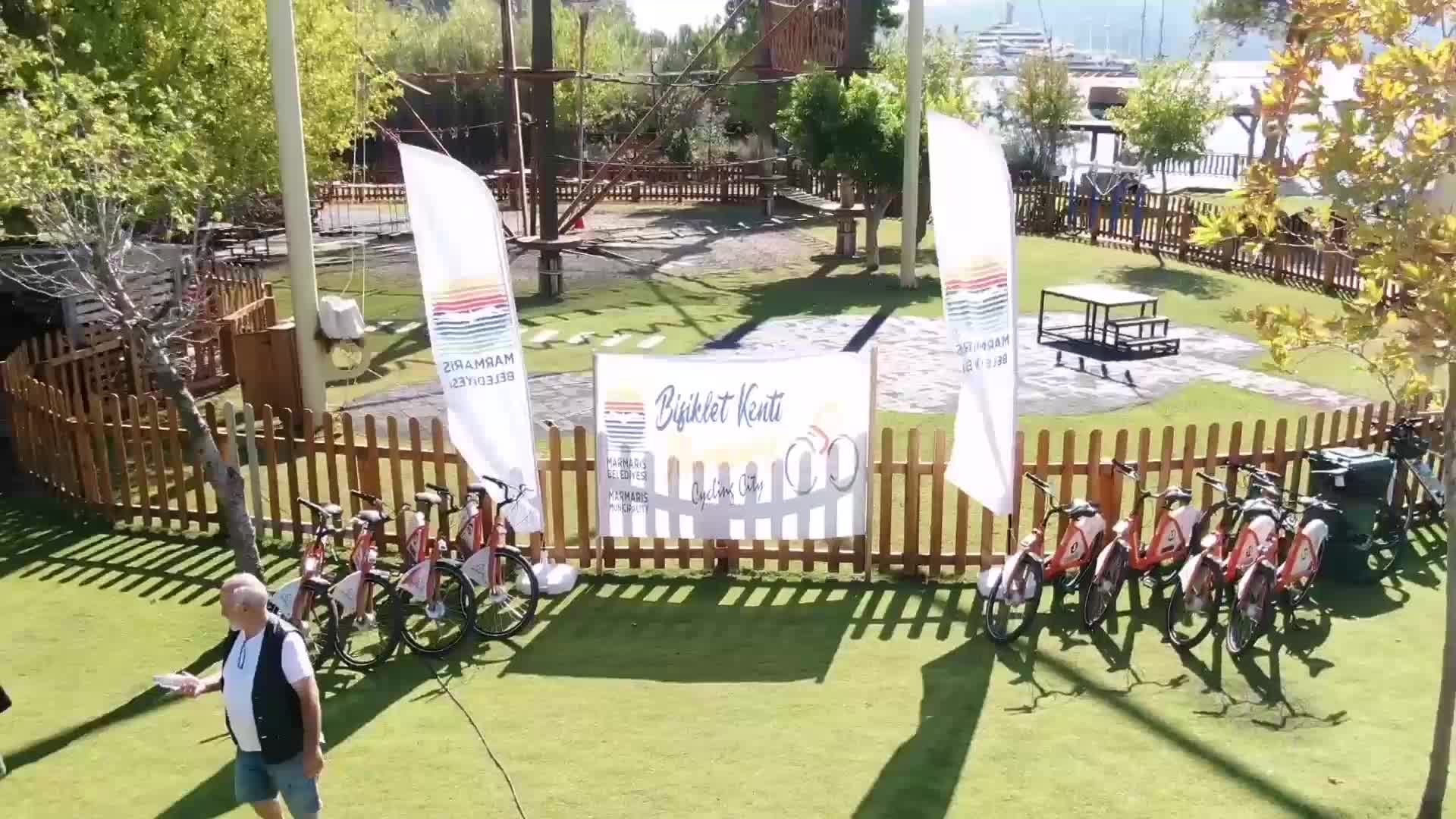 MARMARİS BELEDİYE BAŞKANI OKTAY, 200 SPORCUYLA BİRLİKTE PEDAL ÇEVİRDİ