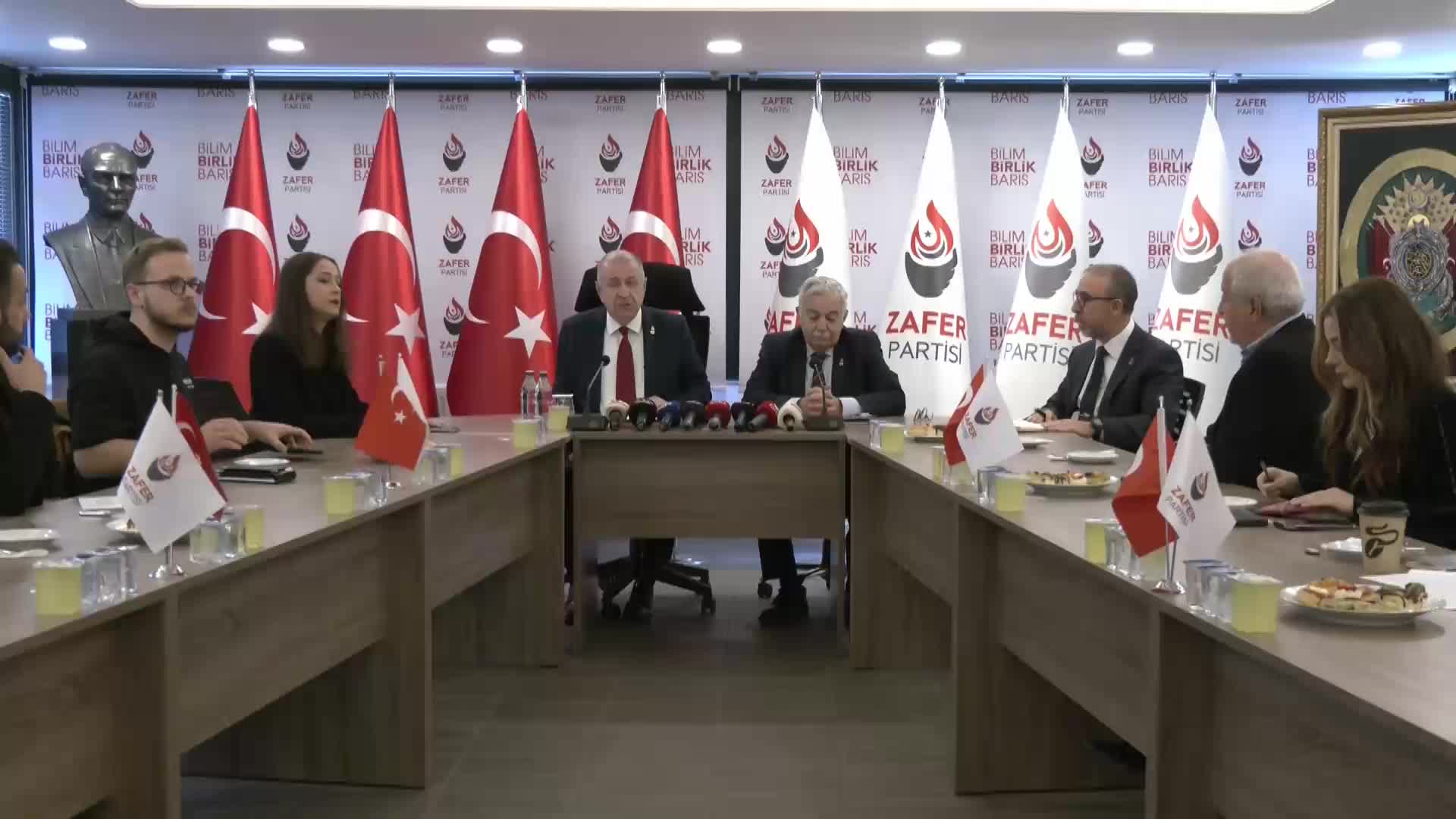ŞÜKRÜ SİNA GÜREL: “BU SAVAŞIN YAYILMA OLASILIĞI VARDIR. TÜRKİYE’Yİ YÖNETENLERİN BU KONUDA DA ŞİMDİDEN TEDBİRLİ OLMASI GEREKİR”