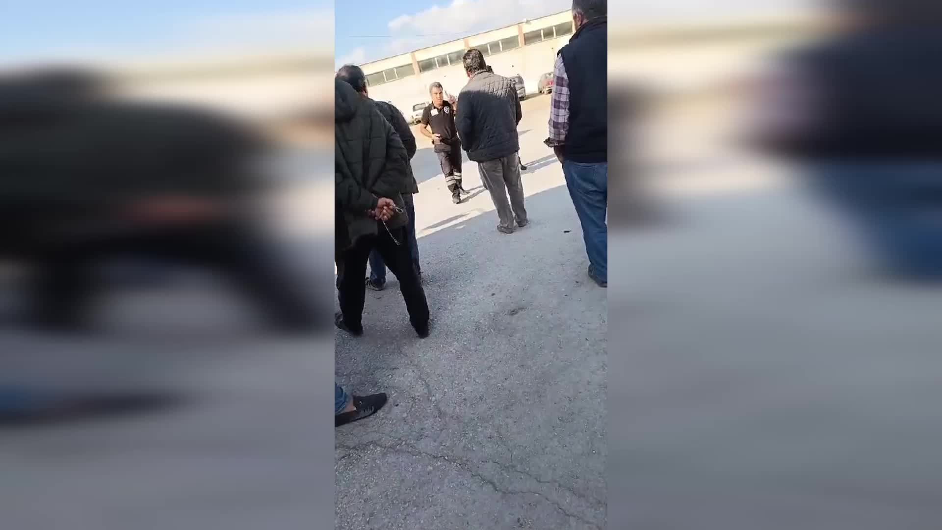 BURDUR’DA BİR ZİNCİR MARKETE YÜK GETİREN 69 KAMYON ŞOFÖRÜ, BİR HAFTADIR YÜKLERİN BOŞALTILMAMASINI KONTAK KAPATARAK PROTESTO ETTİ