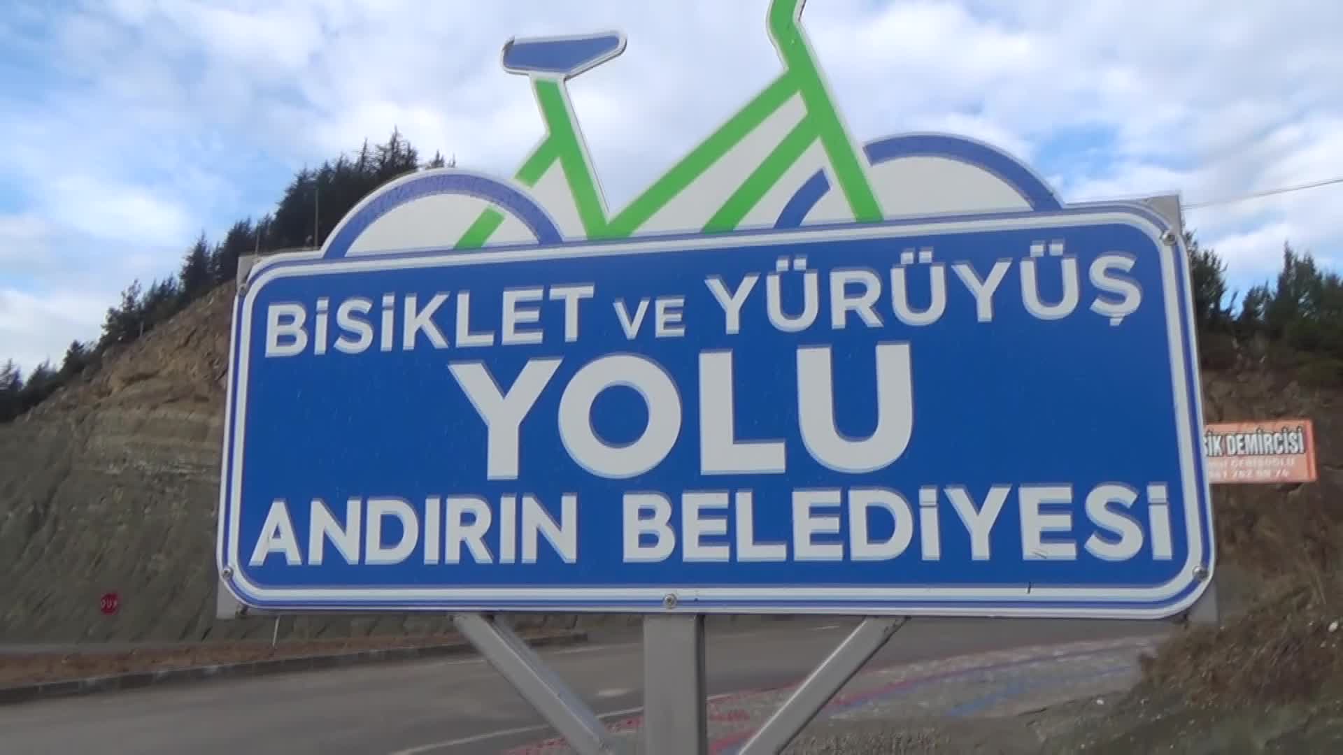 PARKE TAŞIYLA YAPILMIŞ KALDIRIMA BİSİKLET VE YÜRÜYÜŞ YOLU YAPILMASINA TEPKİ GÖSTEREN ANDIRINLI İŞÇİ: "NORMALDE BU ŞEKİLDE OLMAMASI LAZIM"