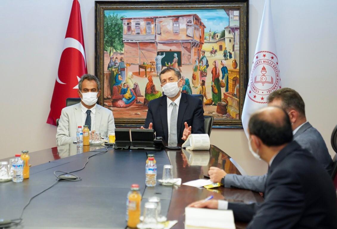 BAKAN SELÇUK, 81 İL MÜDÜRÜYLE YÜZ YÜZE EĞİTİM HAZIRLIKLARINI DEĞERLENDİRDİ