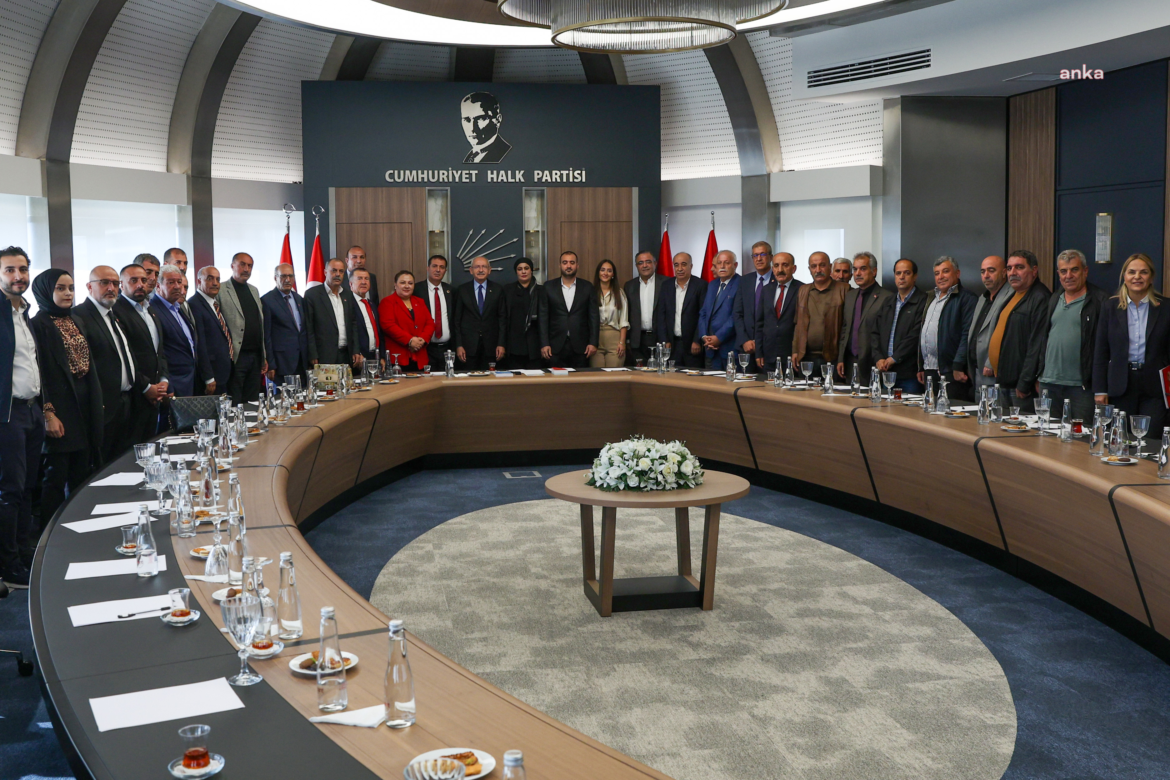 KILIÇDAROĞLU, CHP DİYARBAKIR İL BAŞKANI ATİK VE İL YÖNETİMİ İLE İLÇE BAŞKANLARINI KABUL ETTİ